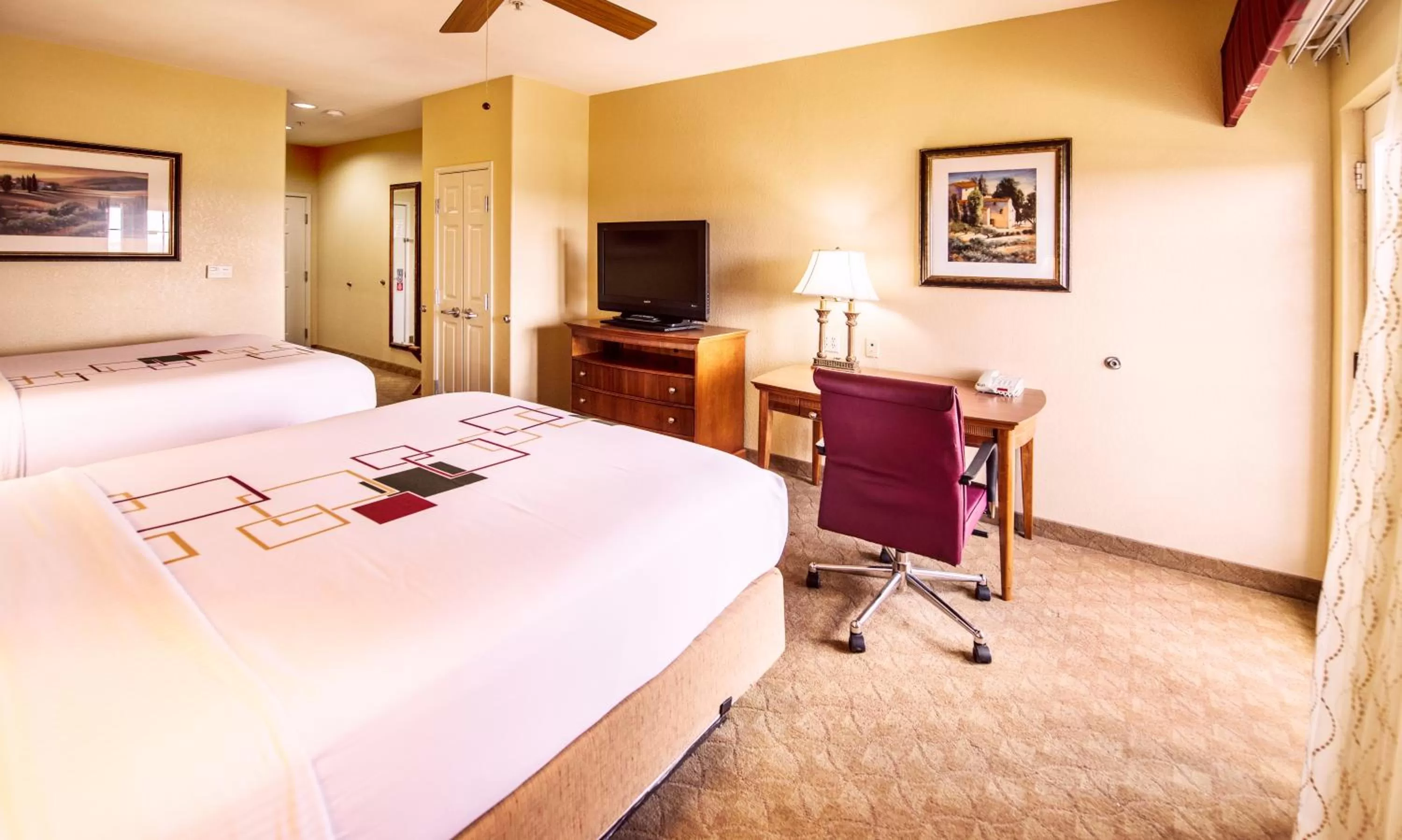 Photo of the whole room, Bed in La Quinta by Wyndham Marble Falls