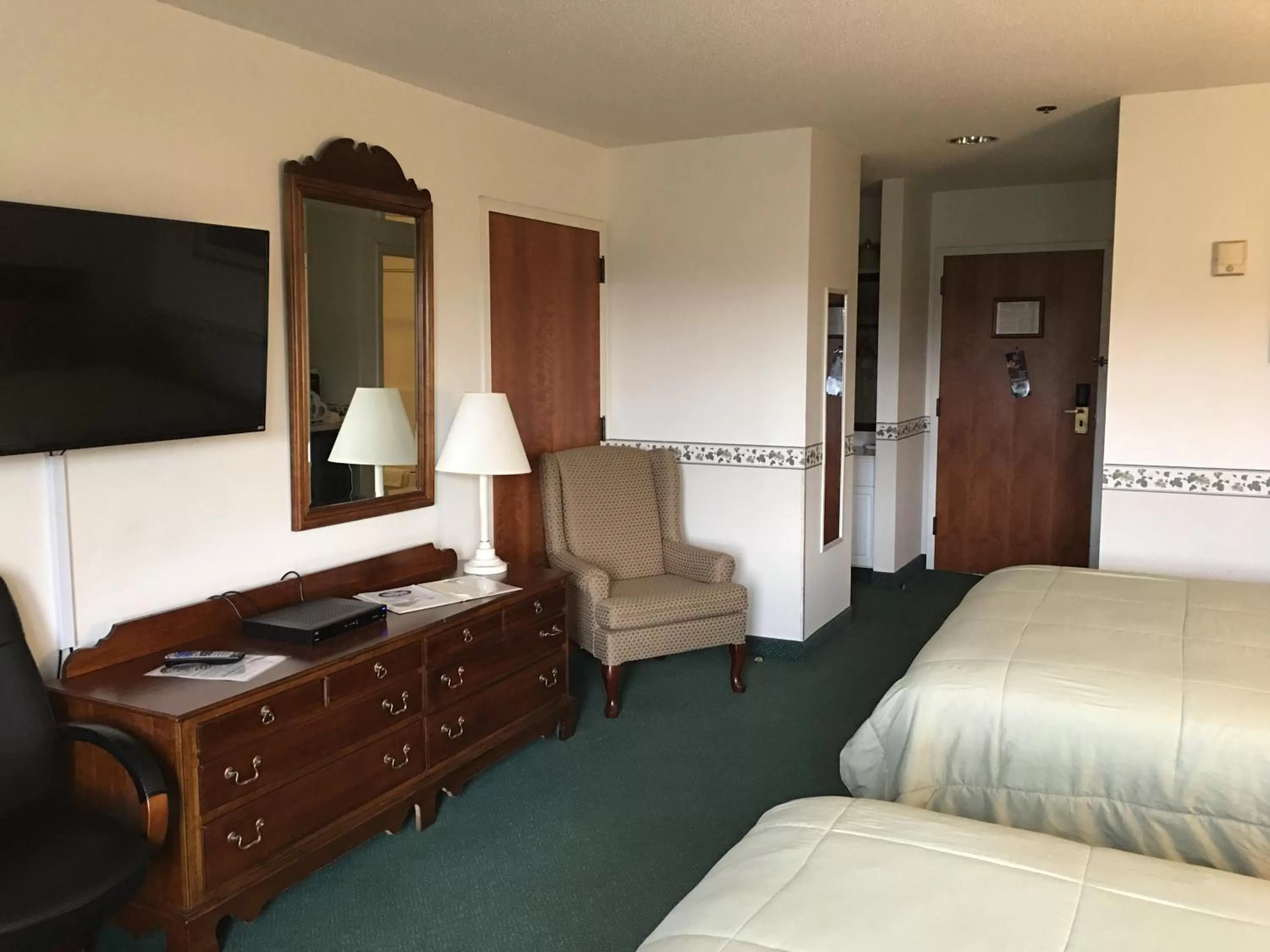 Bed in Camden Riverhouse Hotel and Inn