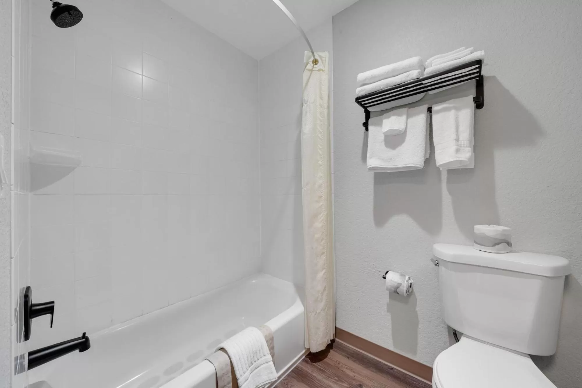 Garibaldi Inn at the Bay