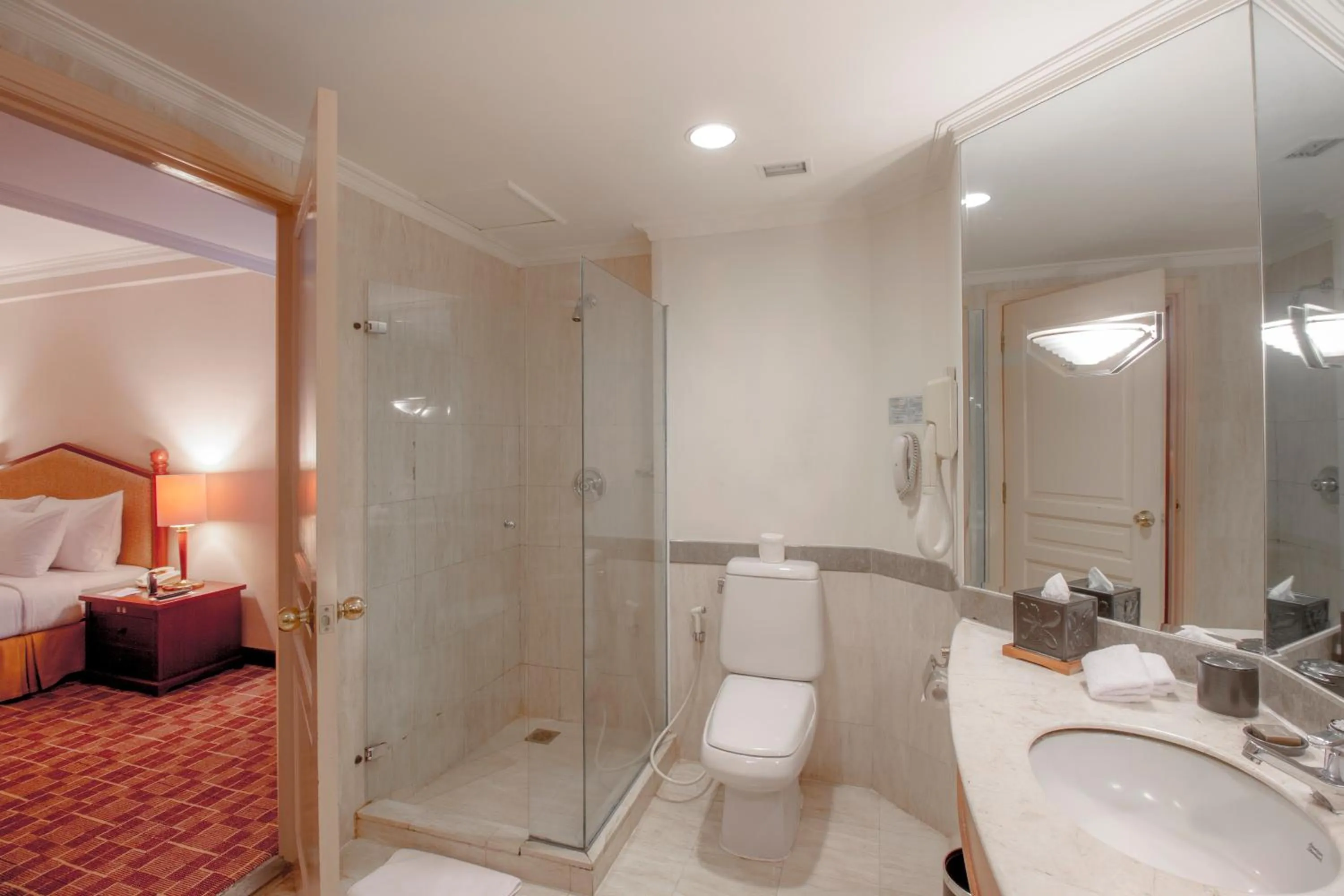 Shower, Bed in Aryaduta Makassar
