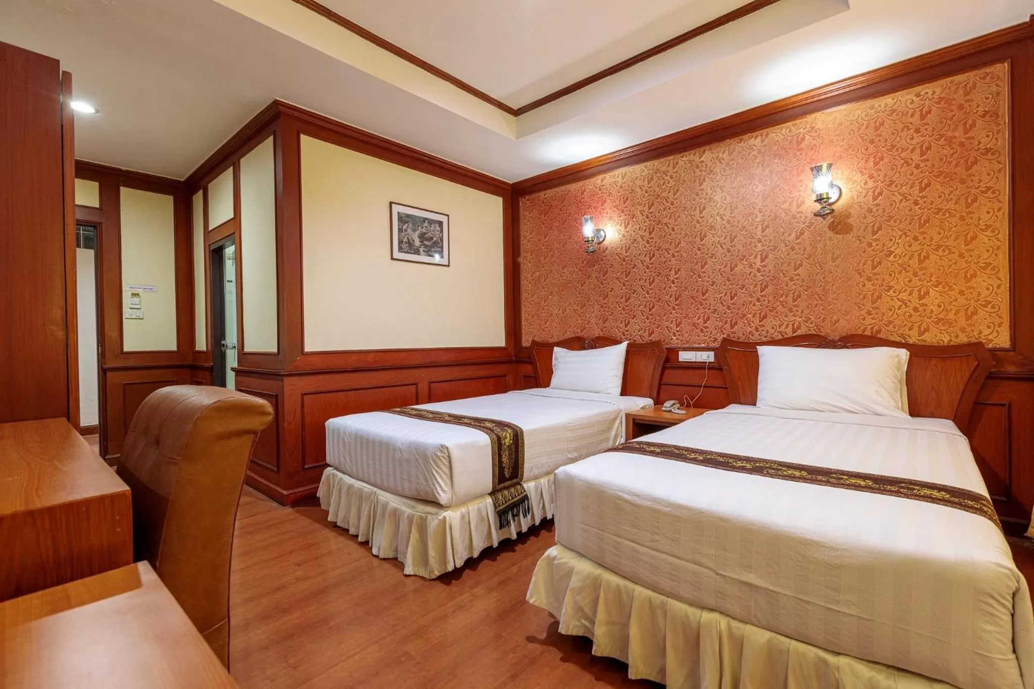 Bed in PJ Watergate Hotel