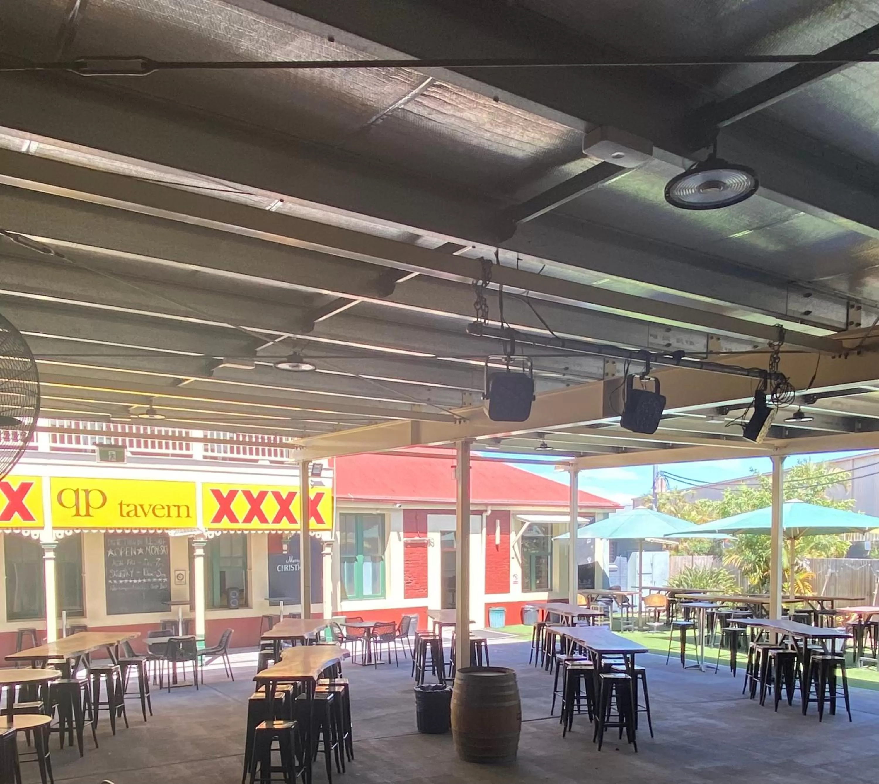 Restaurant/places to eat in Queensport Tavern And Motel