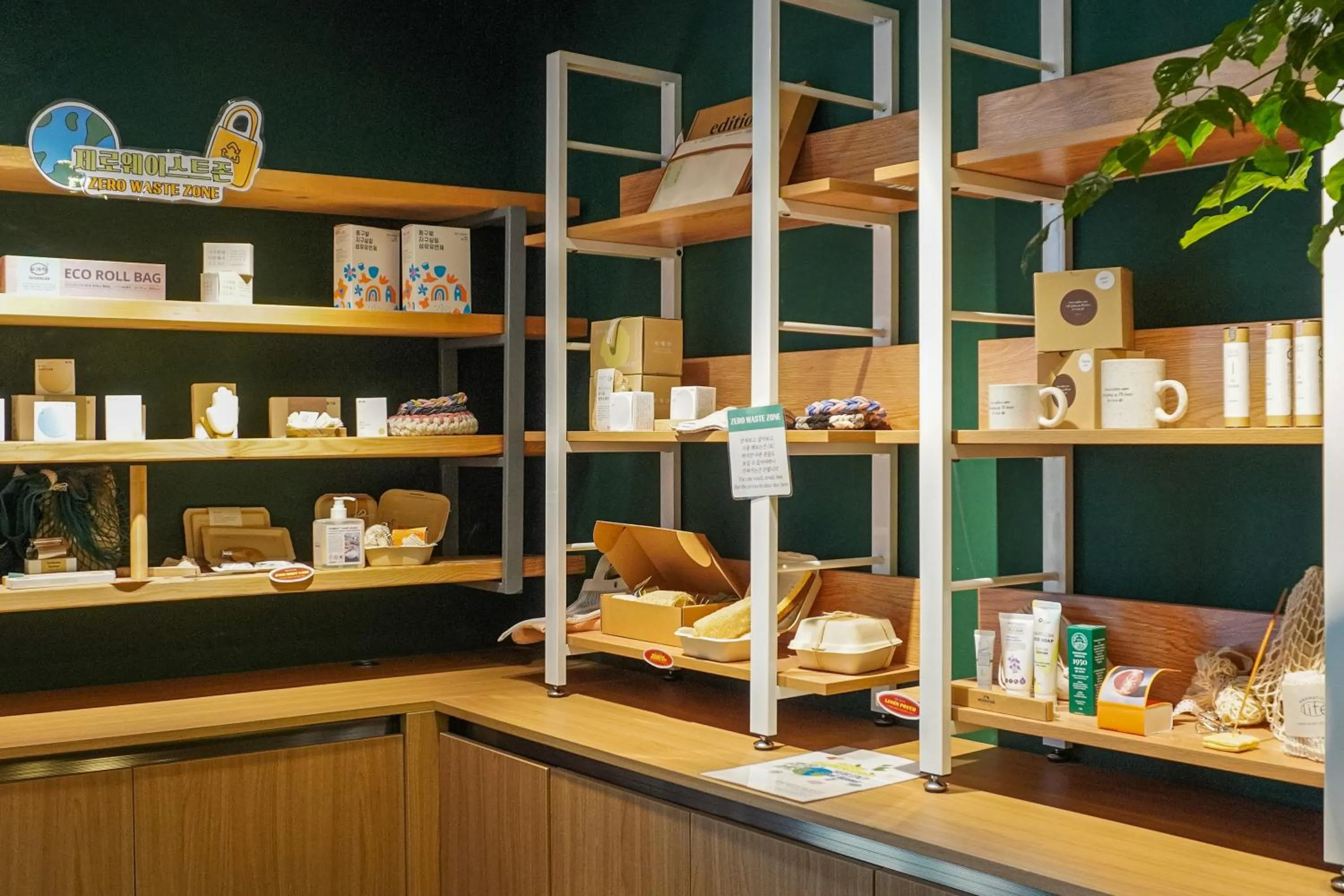 Communal lounge/ TV room in Dongseongro ZERO guesthouse