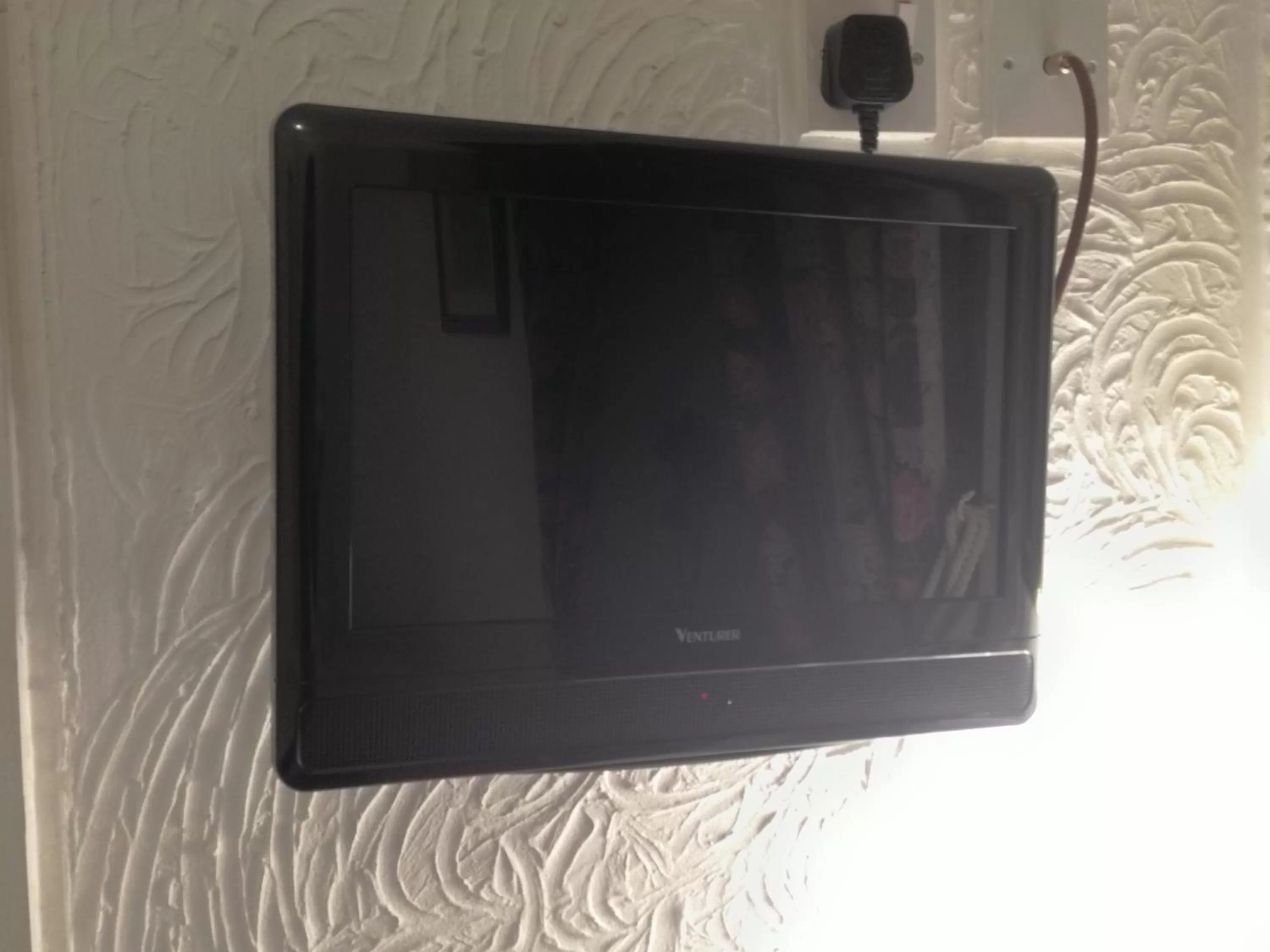 TV and multimedia in Wilsons Hotel - Blackpool Tower View