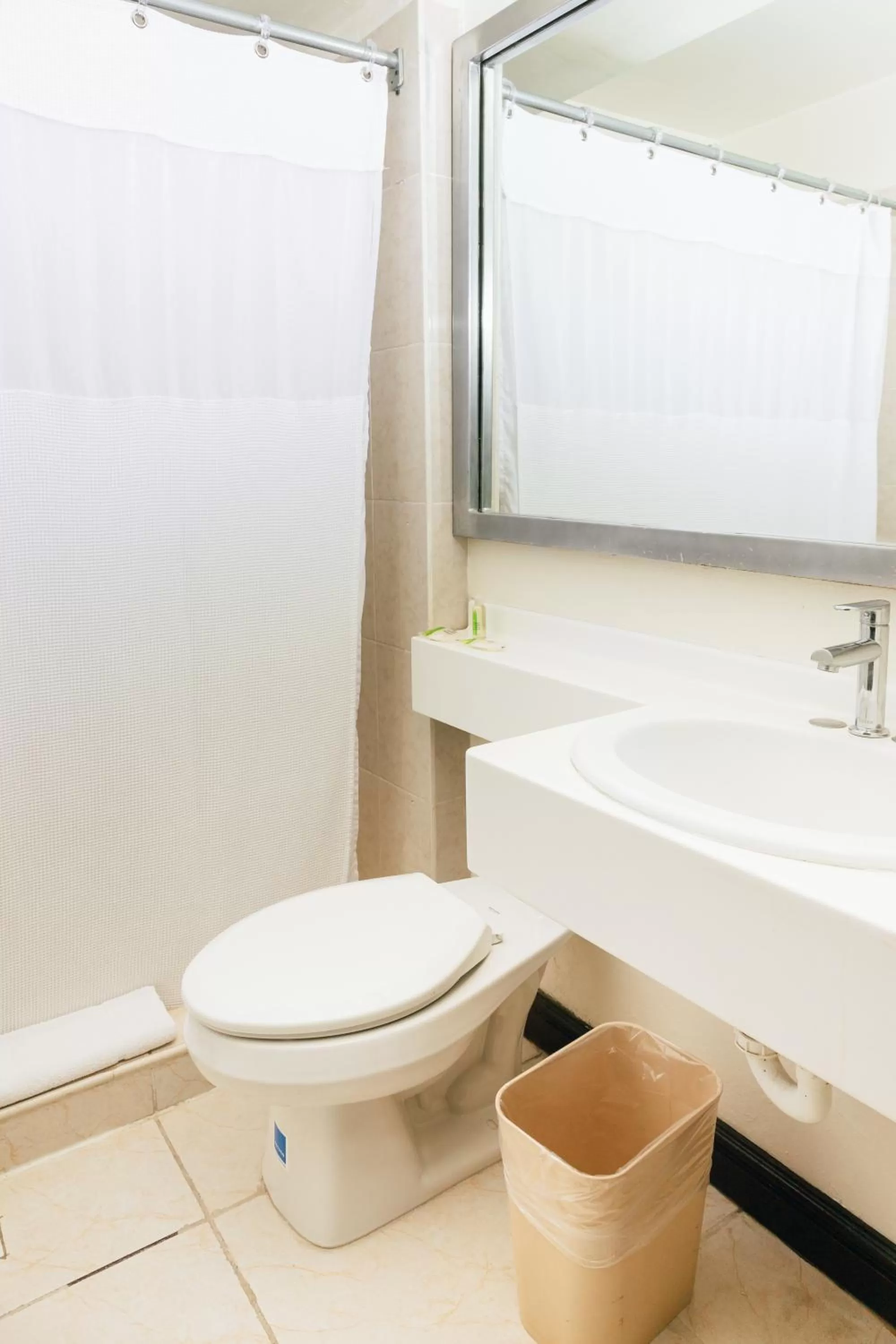 Bathroom in Plaza Hotel and Suites