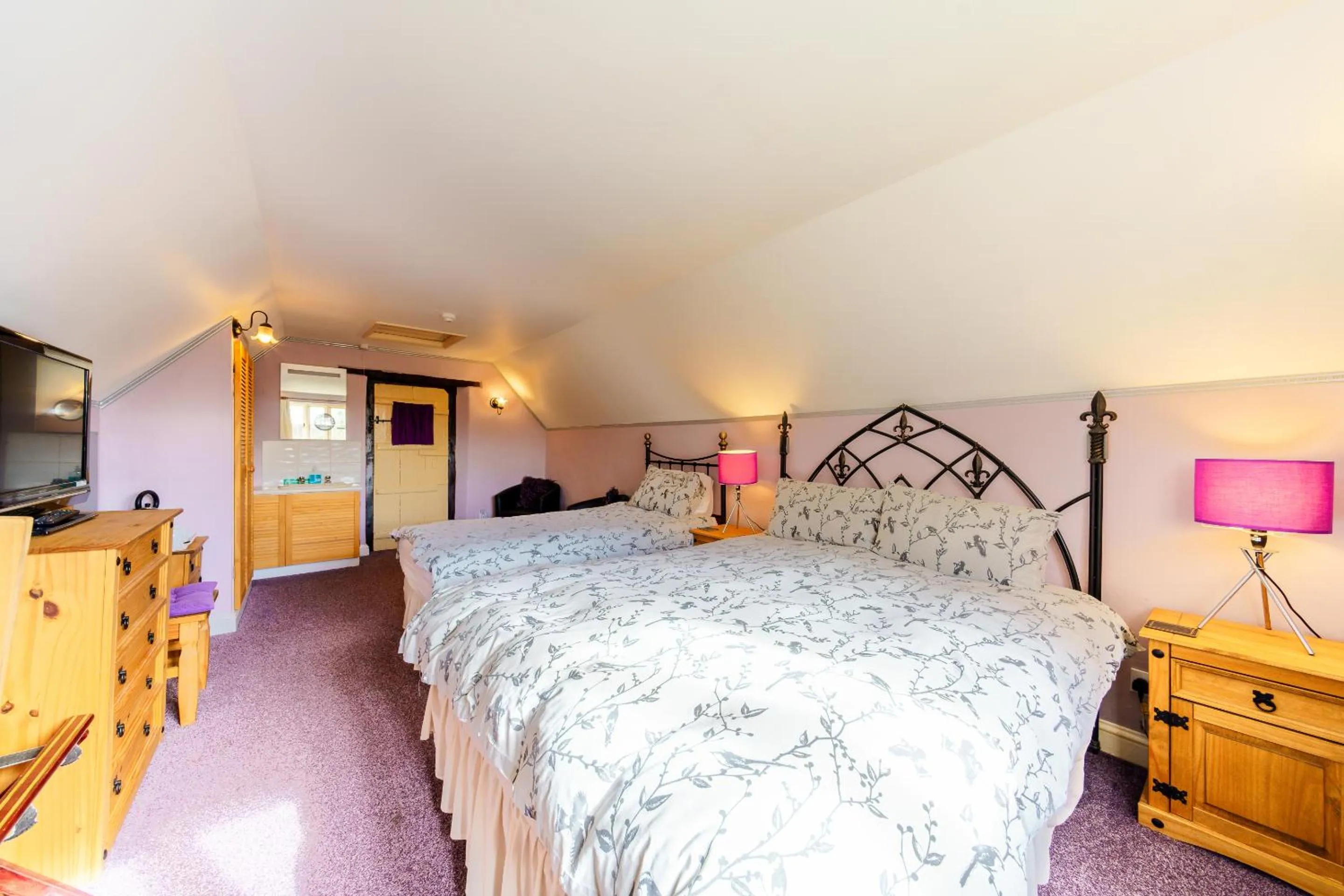 Bedroom, Bed in Yallands Farmhouse