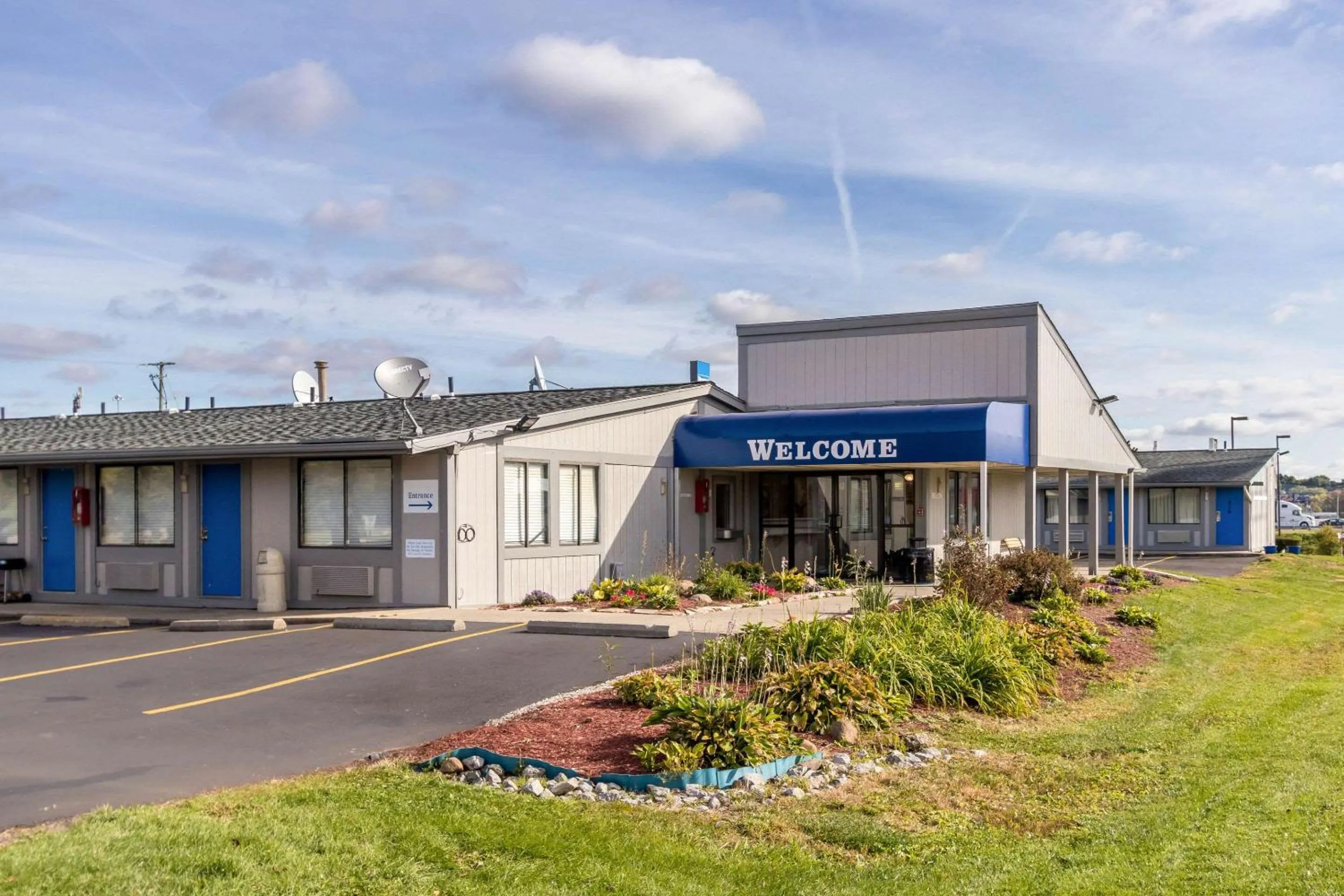 Property building in Rodeway Inn Near Hall of Fame