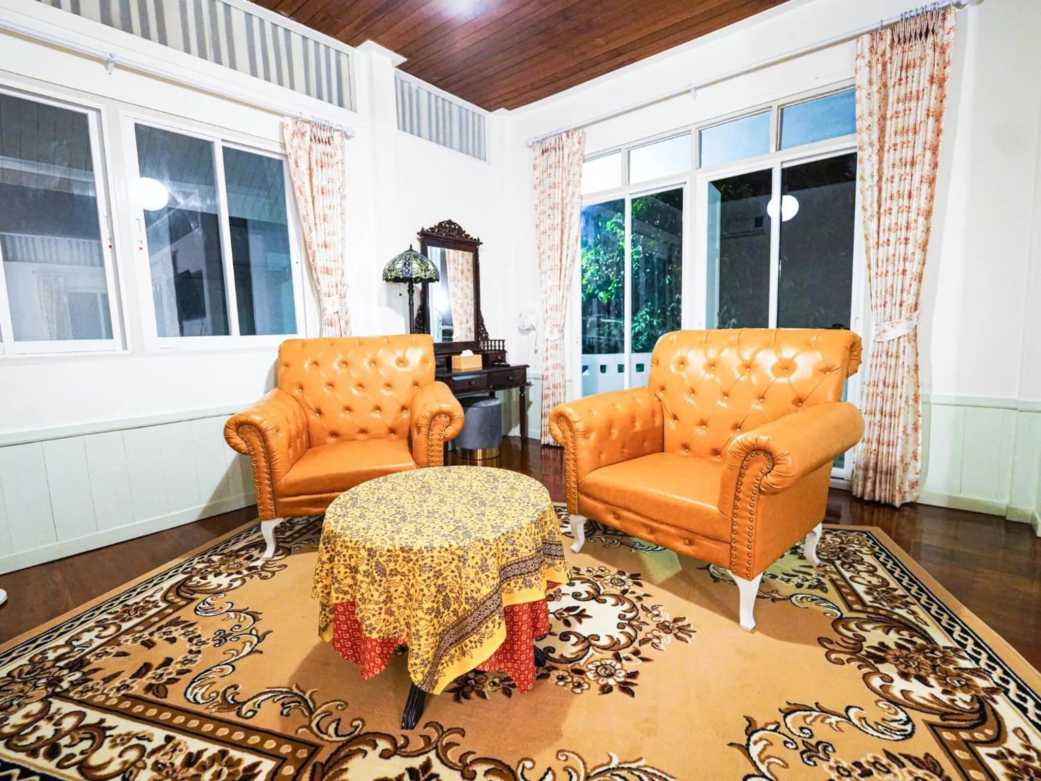 Living room in RoomQuest Rim Praya Dinsor Road