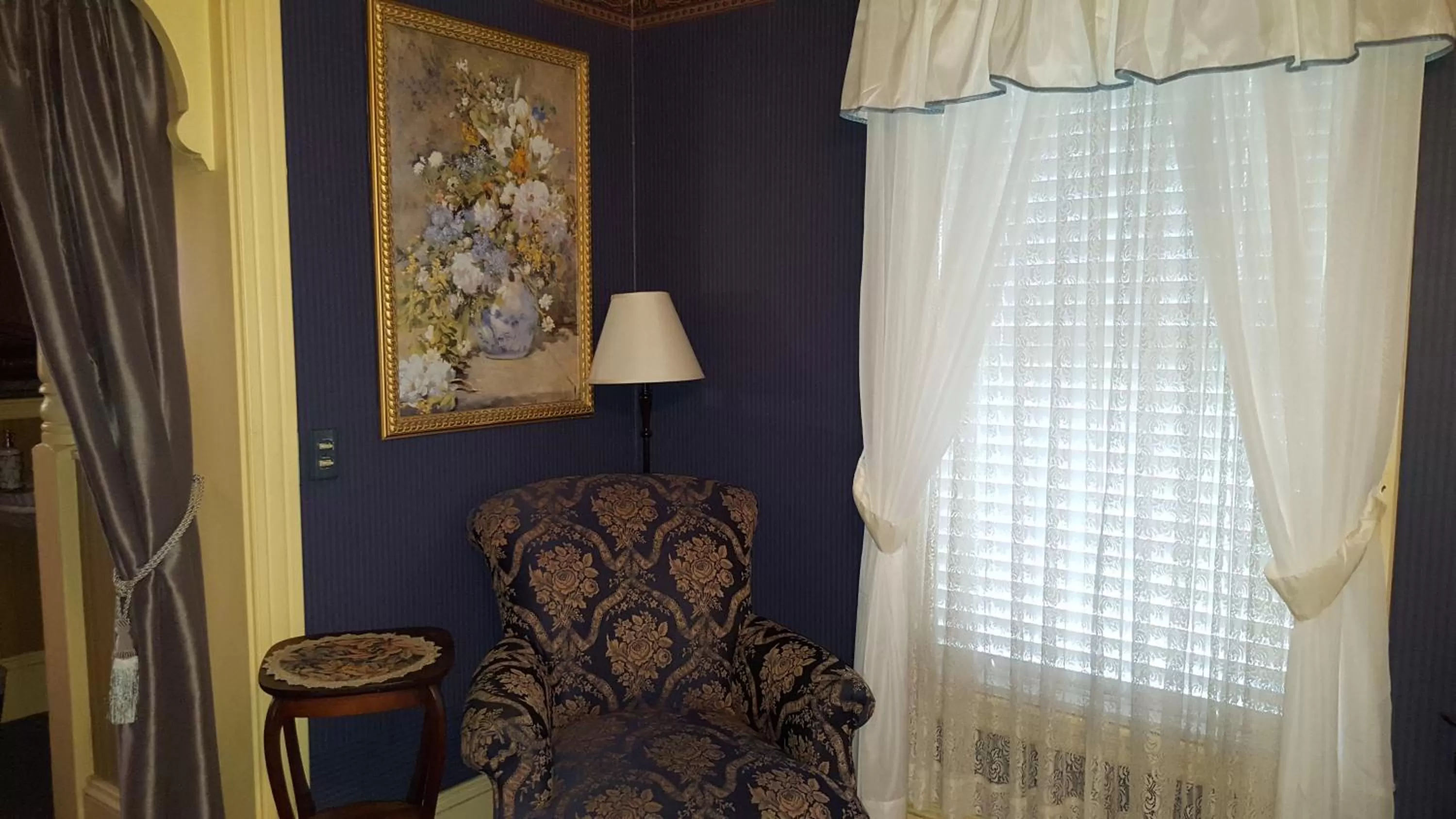 Bedroom, Seating Area in Holidae House Bed & Breakfast