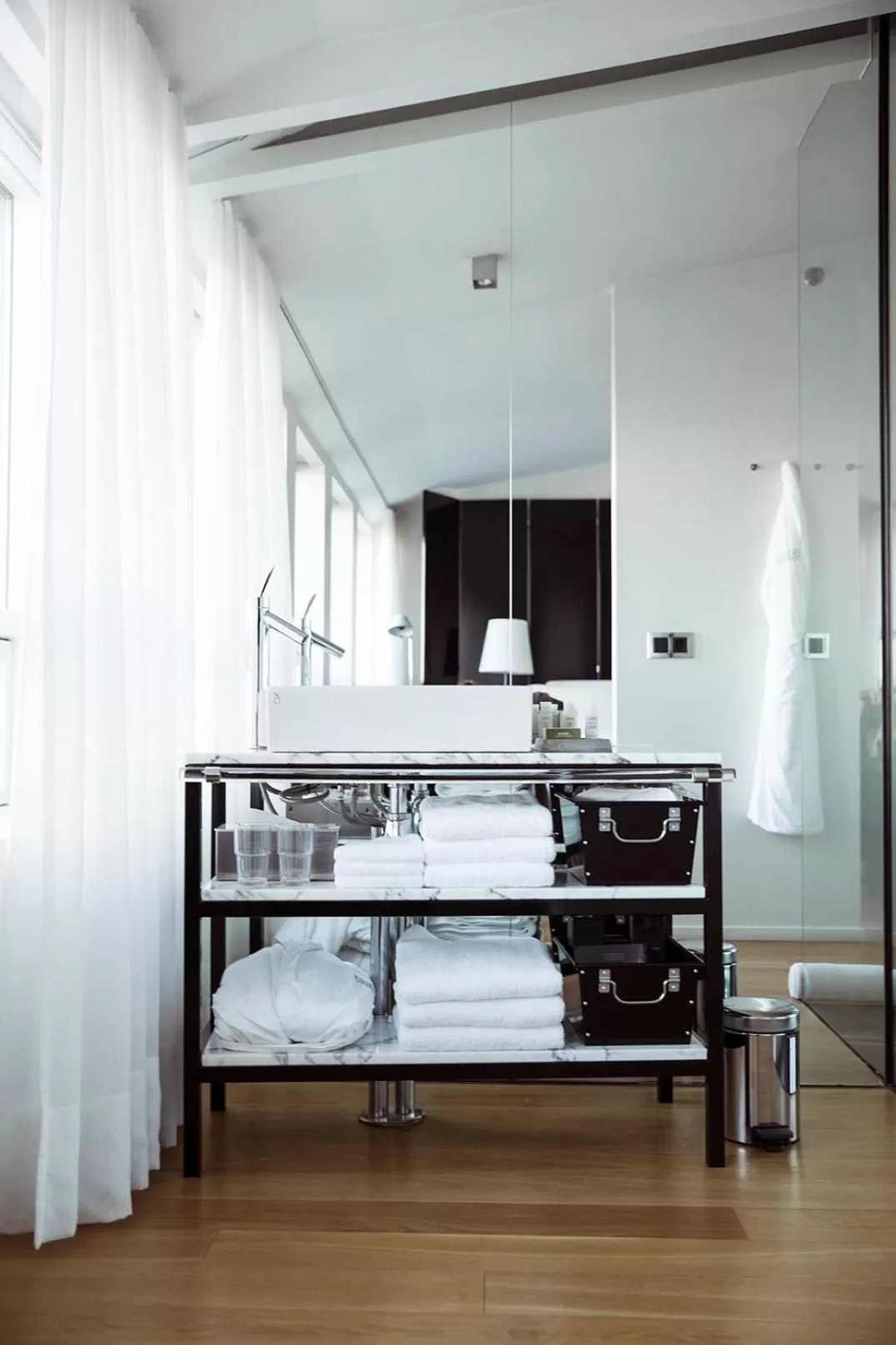Bathroom, Bed in 101 Hotel, a Member of Design Hotels