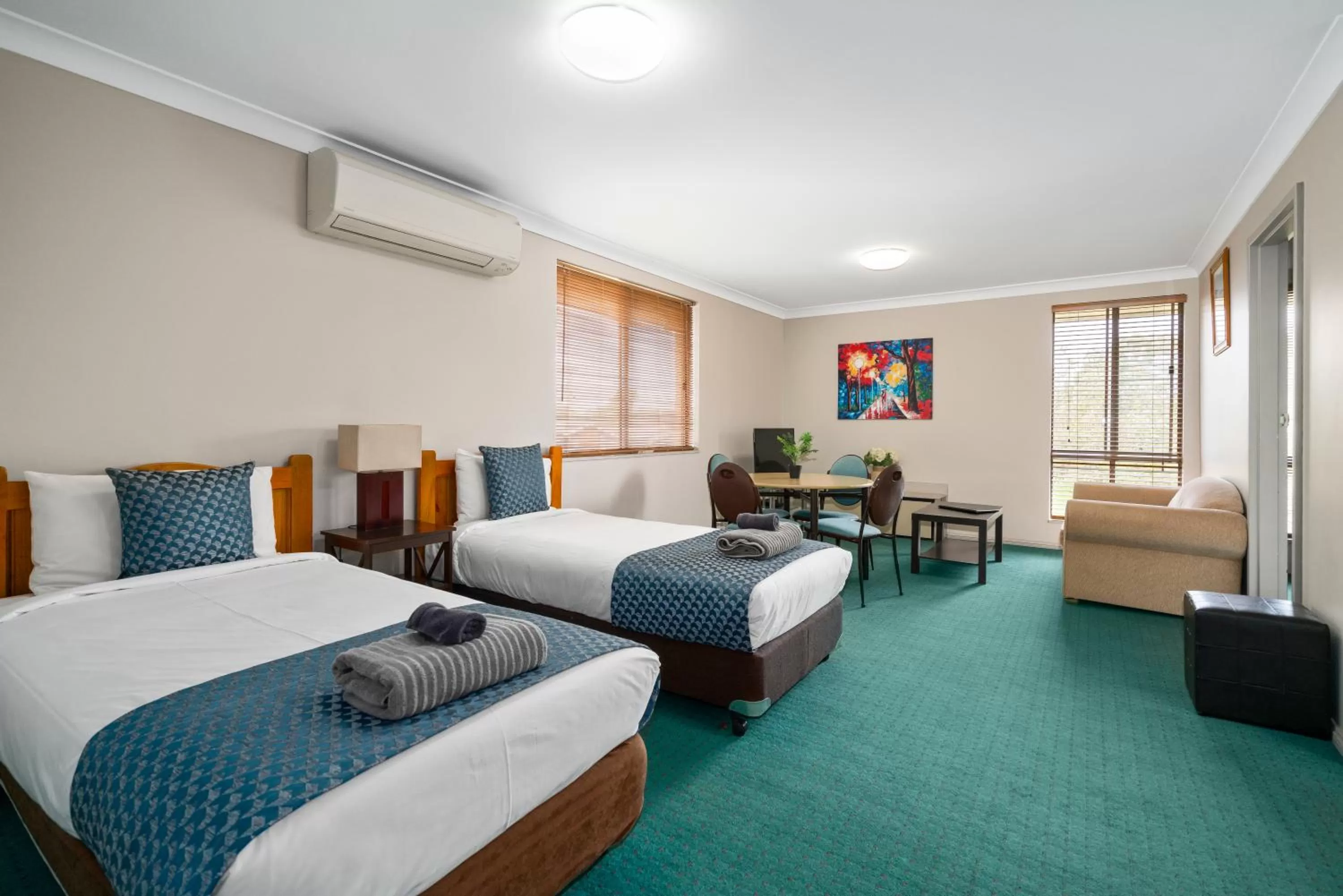 Bed in Garden City Motor Inn