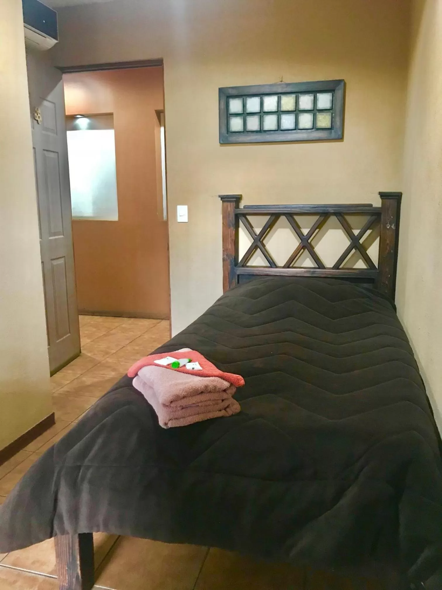 Bed in Melrost Airport Bed & Breakfast