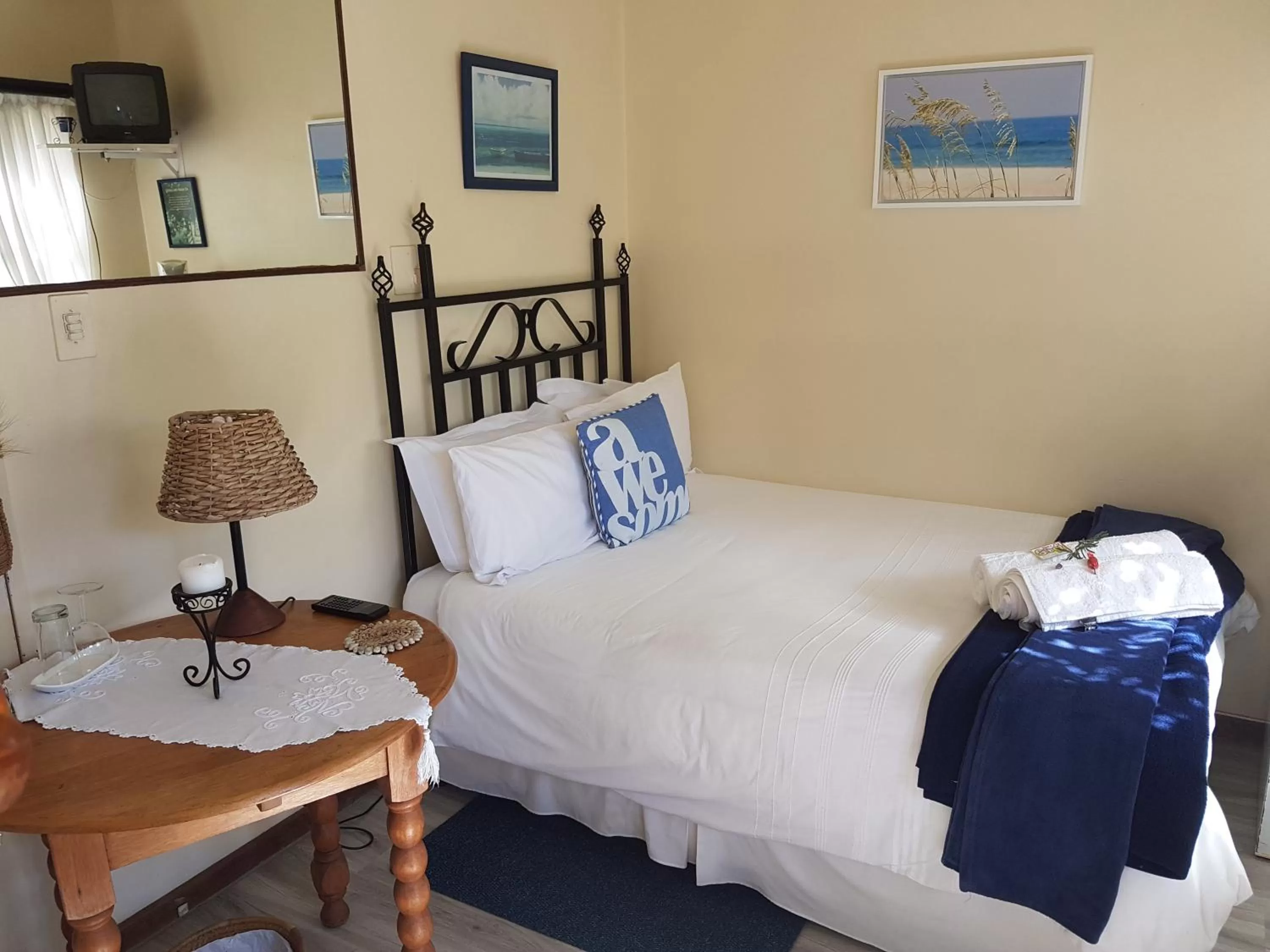 Bed in Forword's River Lodge