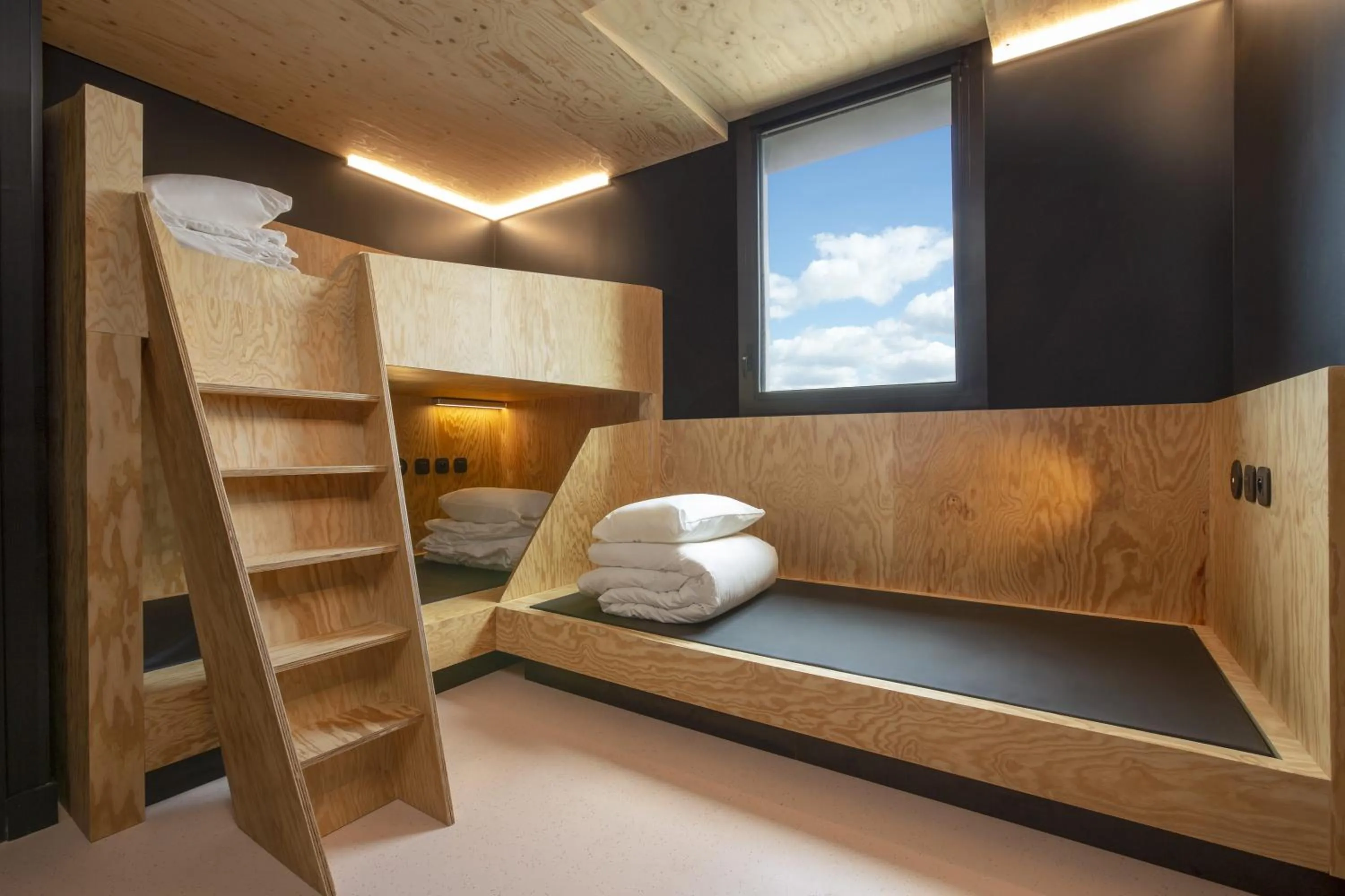 Bed in JO&JOE Paris Gentilly - Auberge de Jeunesse