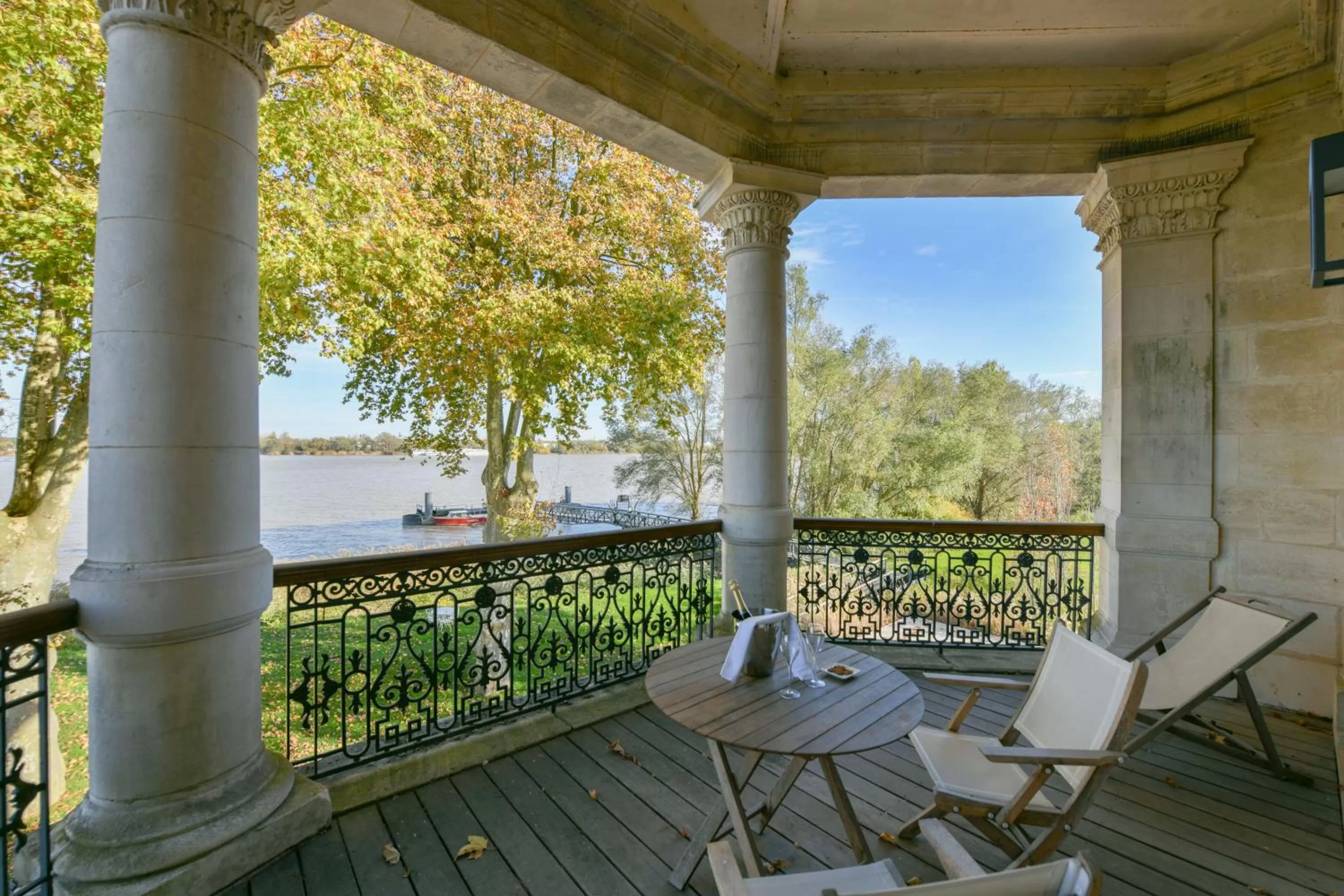 Patio in Château Grattequina Hôtel