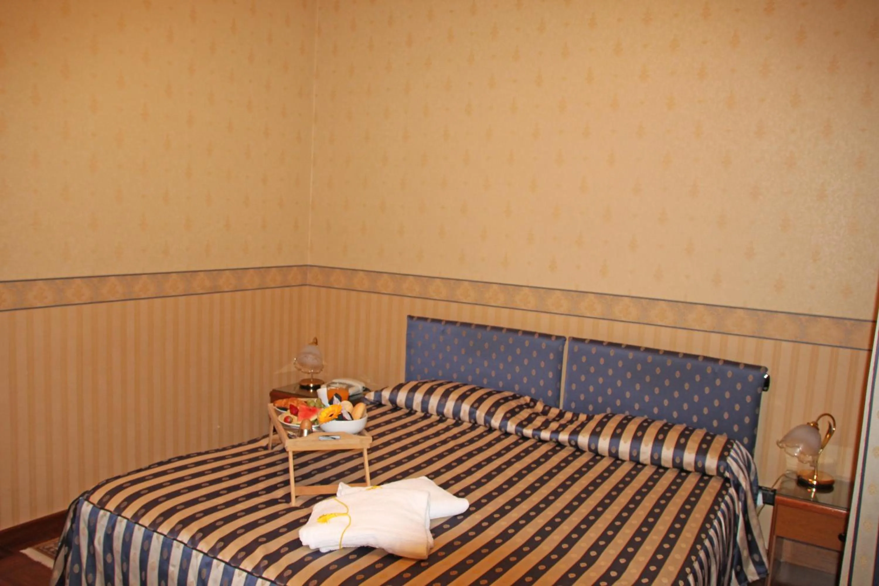 Bedroom, Bed in Albergo Ristorante Leon d'Oro