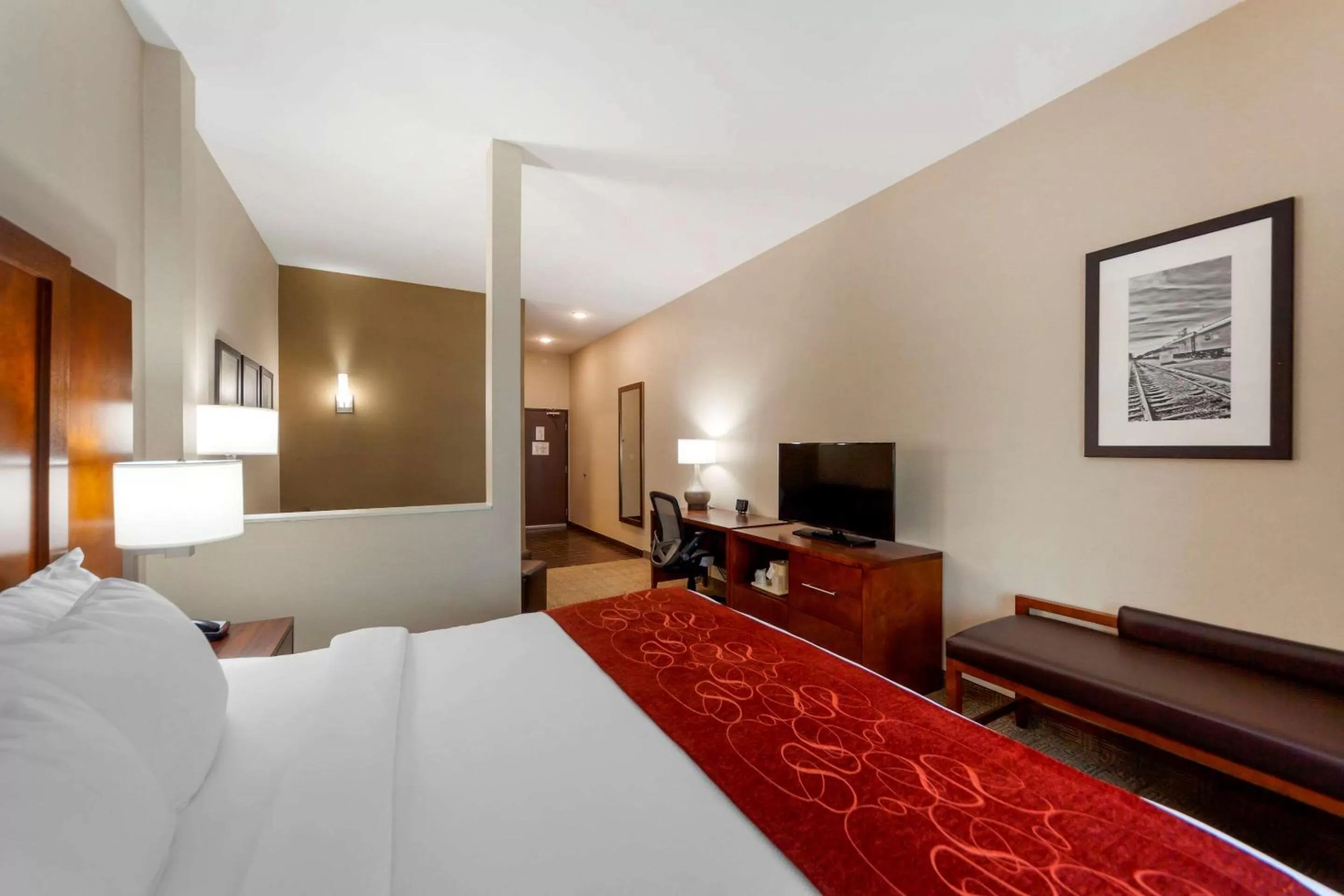 Bedroom, Bed in Comfort Suites