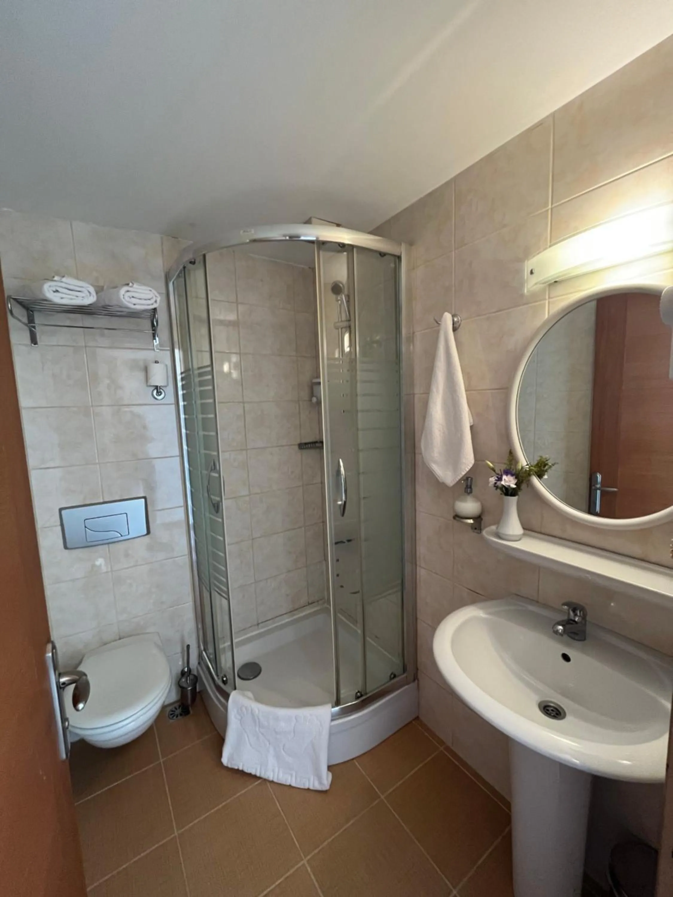 Shower, Bathroom in Yavuz Hotel