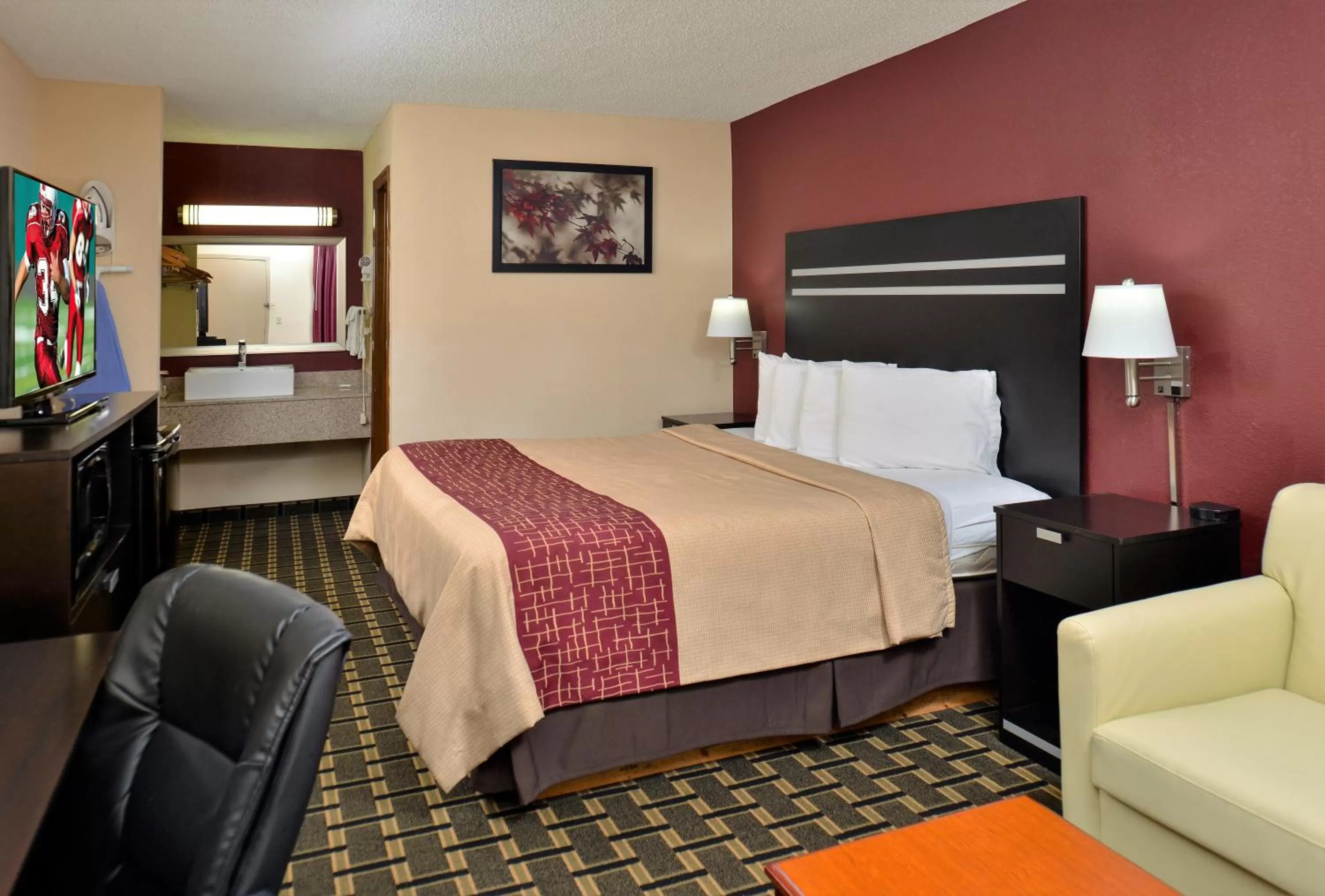 Bedroom, Bed in Red Roof Inn Cartersville-Emerson-LakePoint North