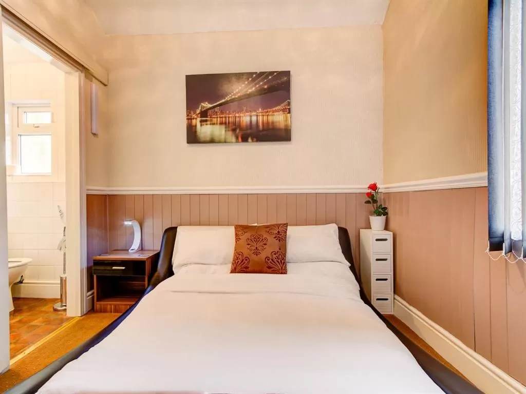 Bedroom, Bed in Thistle Dhu Guest House