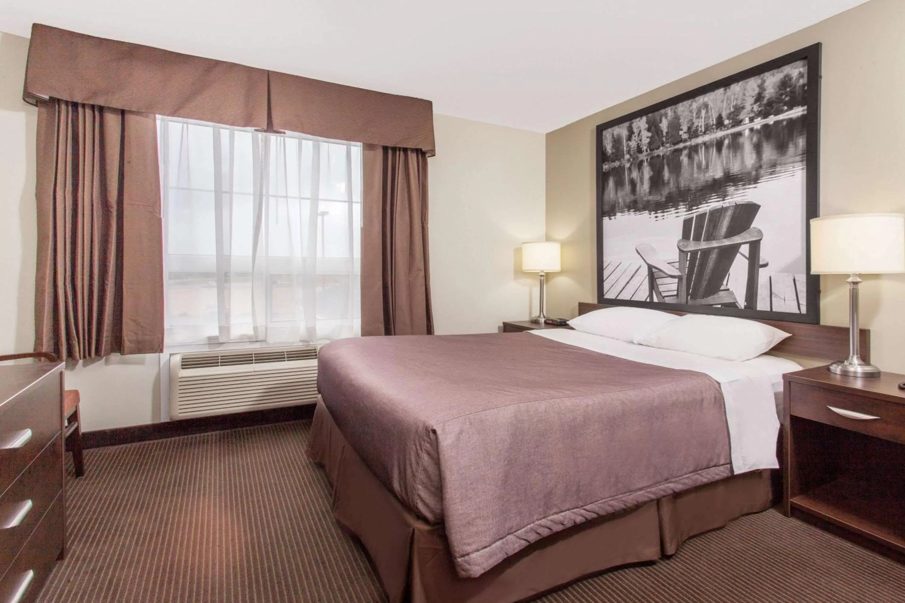 Photo of the whole room, Bed in Super 8 by Wyndham Red Lake ON