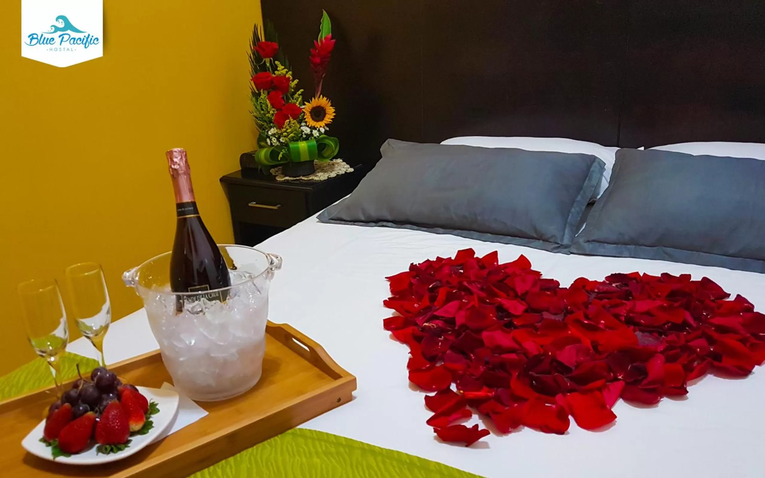 Bedroom, Bed in Hostal Blue Pacific