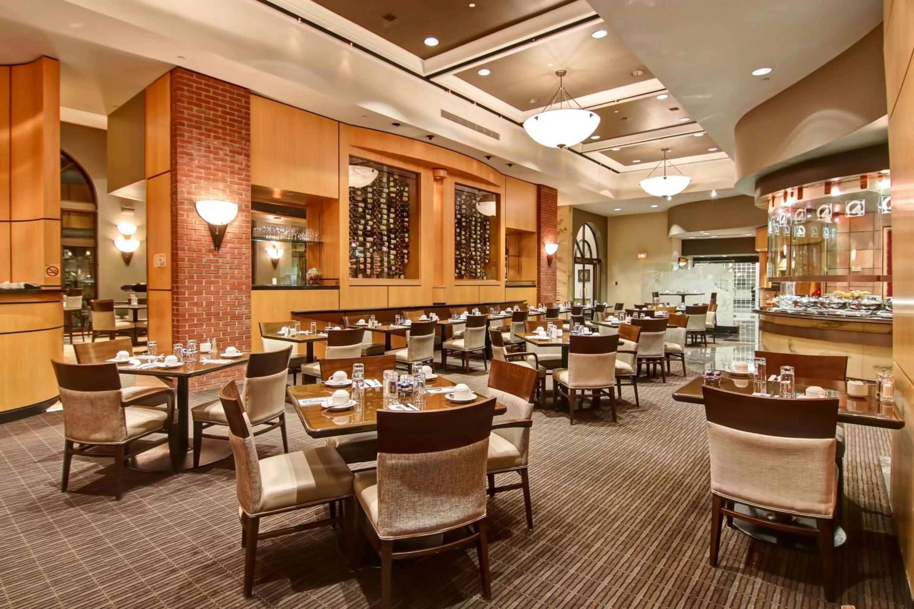 Restaurant/places to eat in DoubleTree by Hilton Toronto Downtown