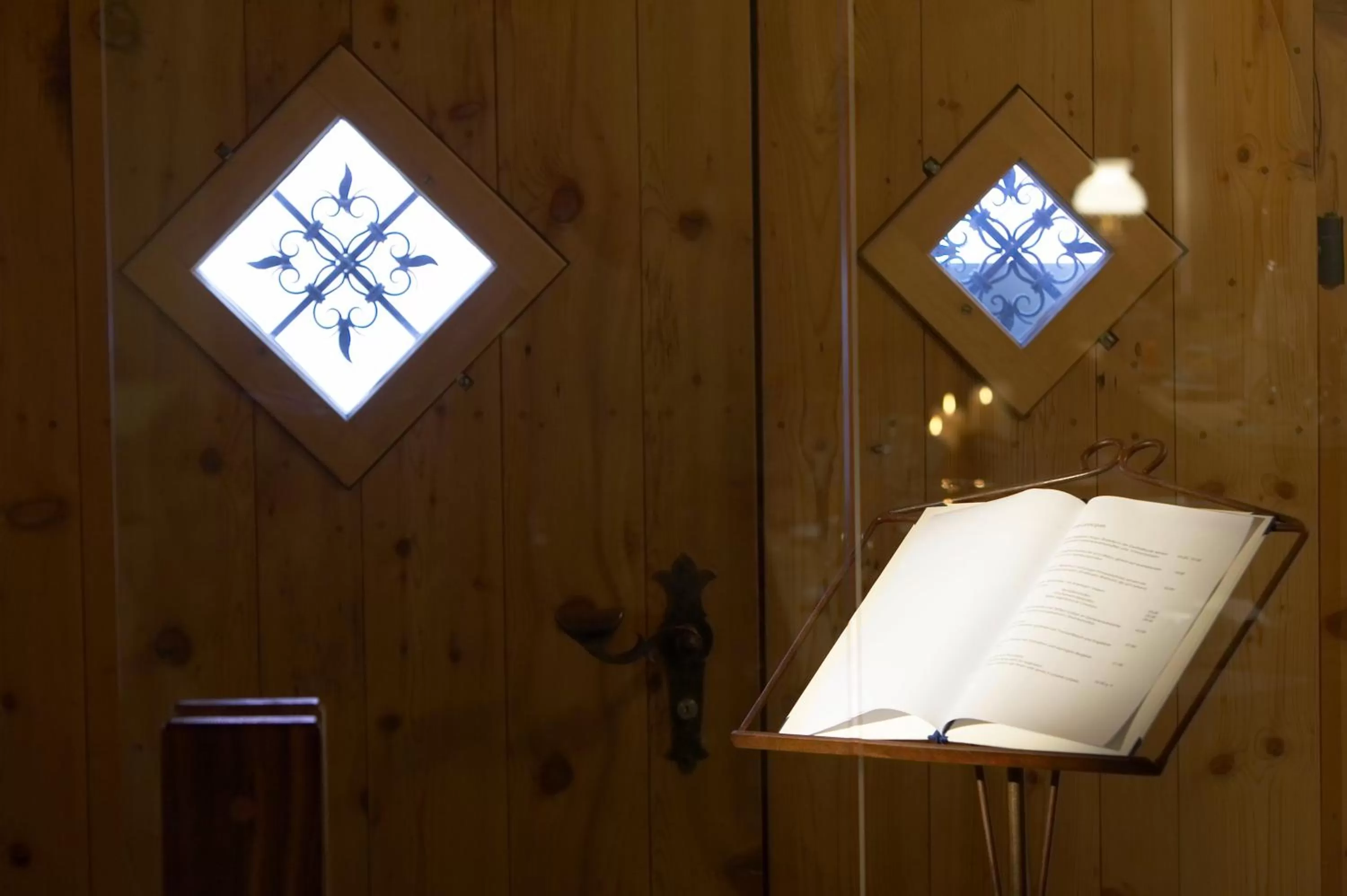 Restaurant/places to eat, Bathroom in Hotel Engiadina