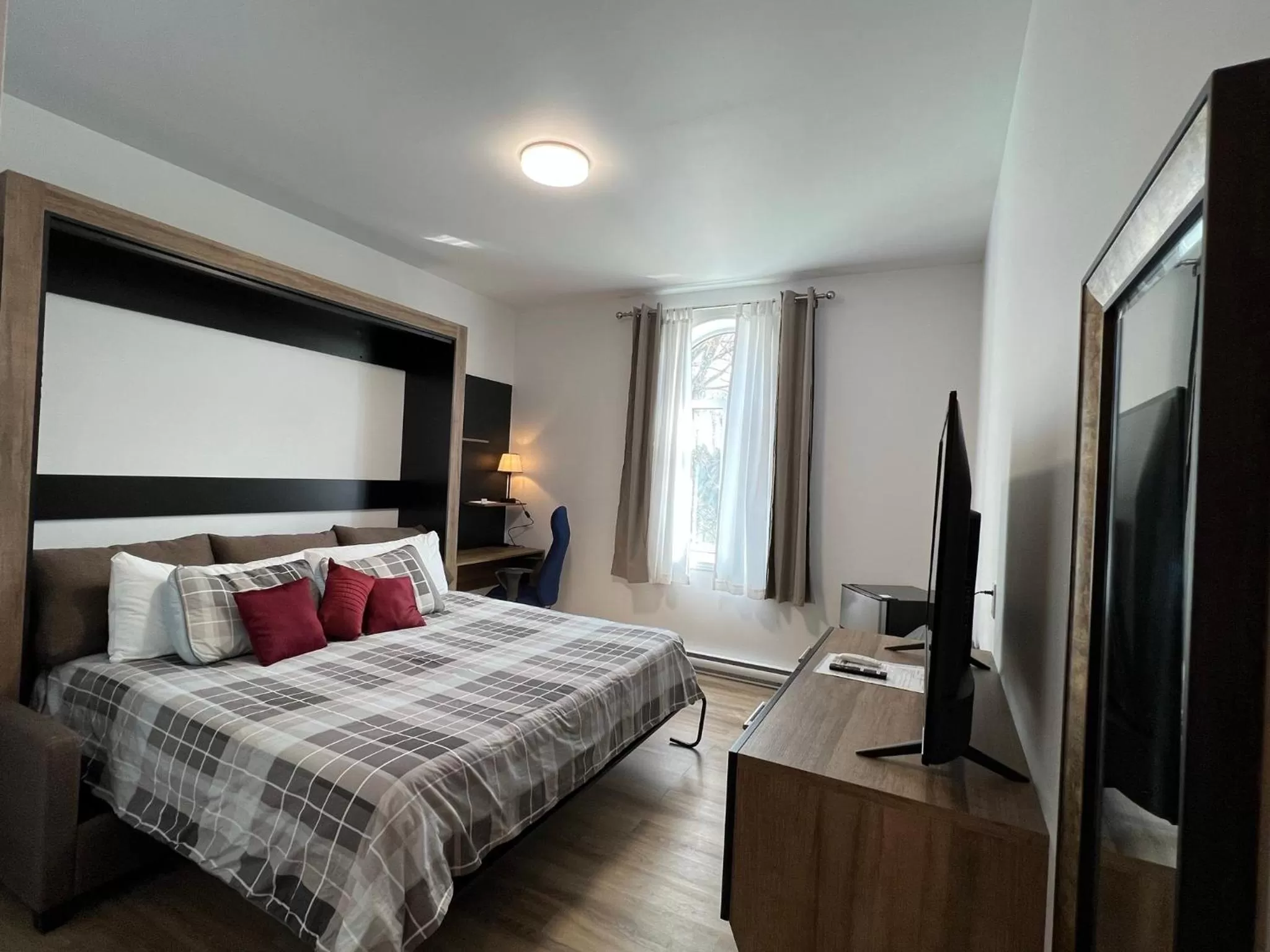 Bed in Auberge Le St-Alexis