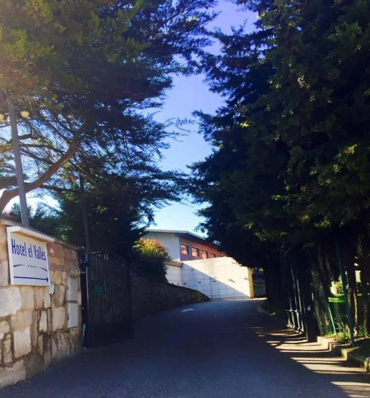 Facade/entrance in Hotel Restaurante El Valles 4 ESTRELLAS