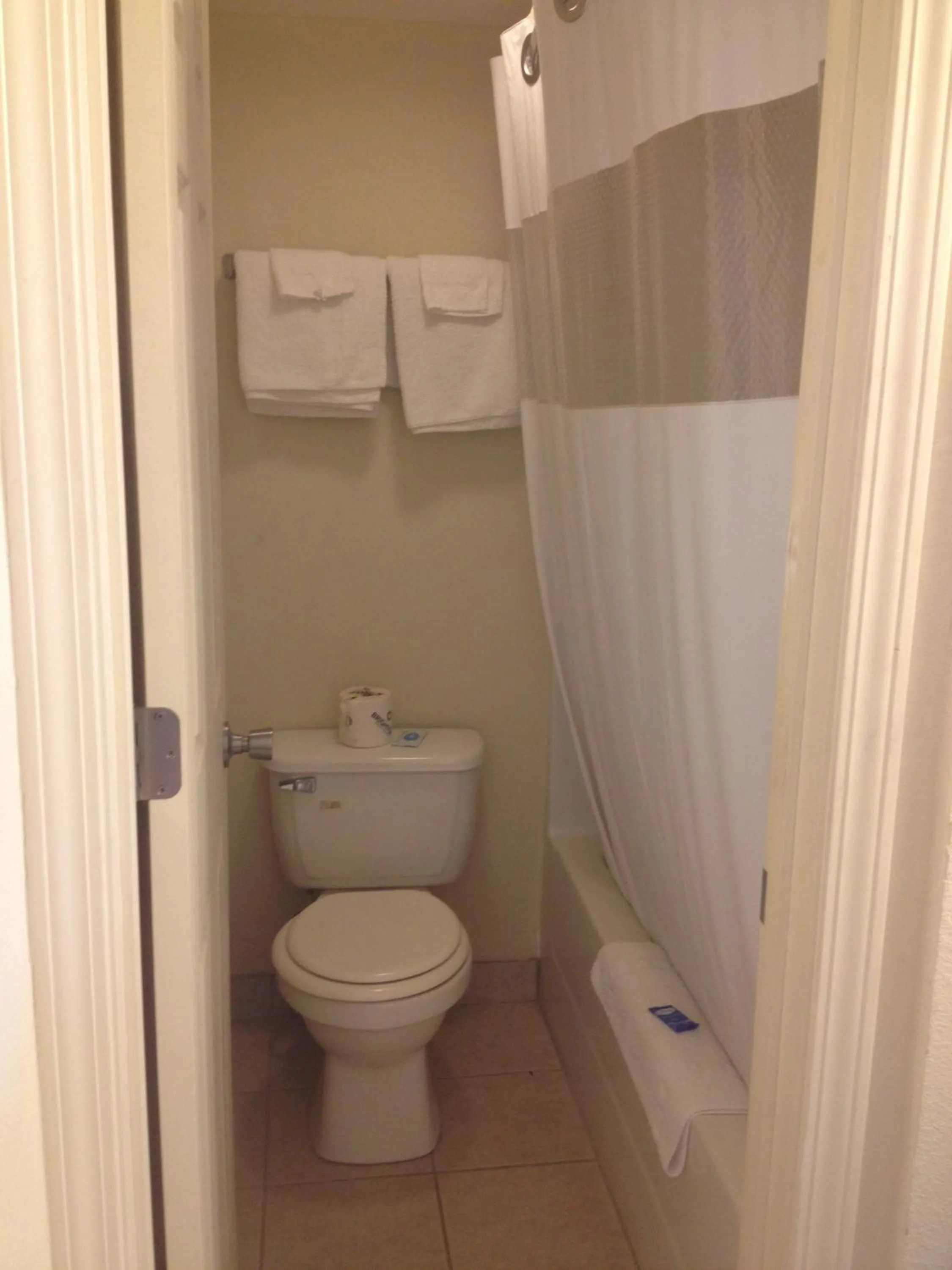 Shower in Battlefield Inn Springfield