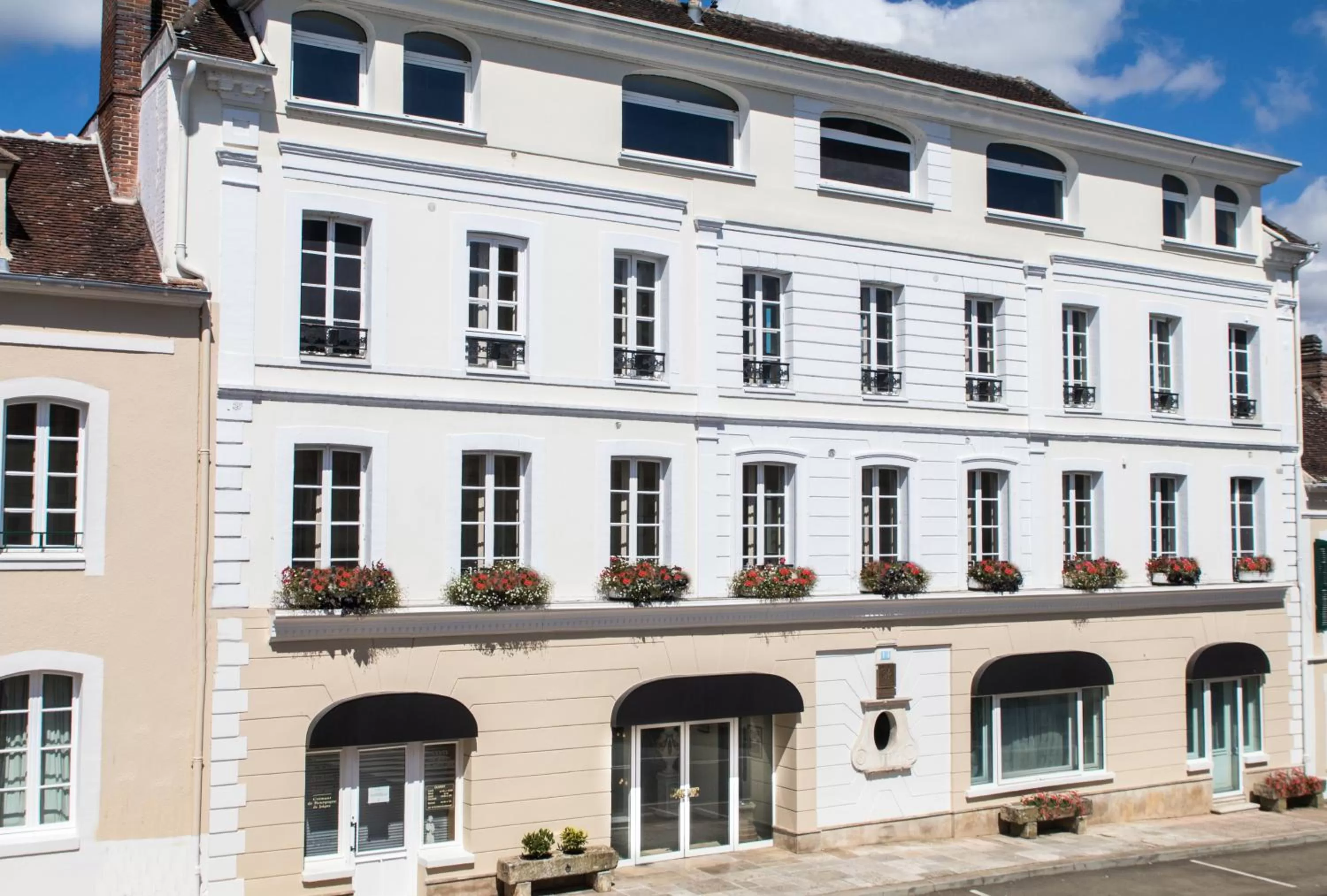 Property building in La Côte Saint Jacques