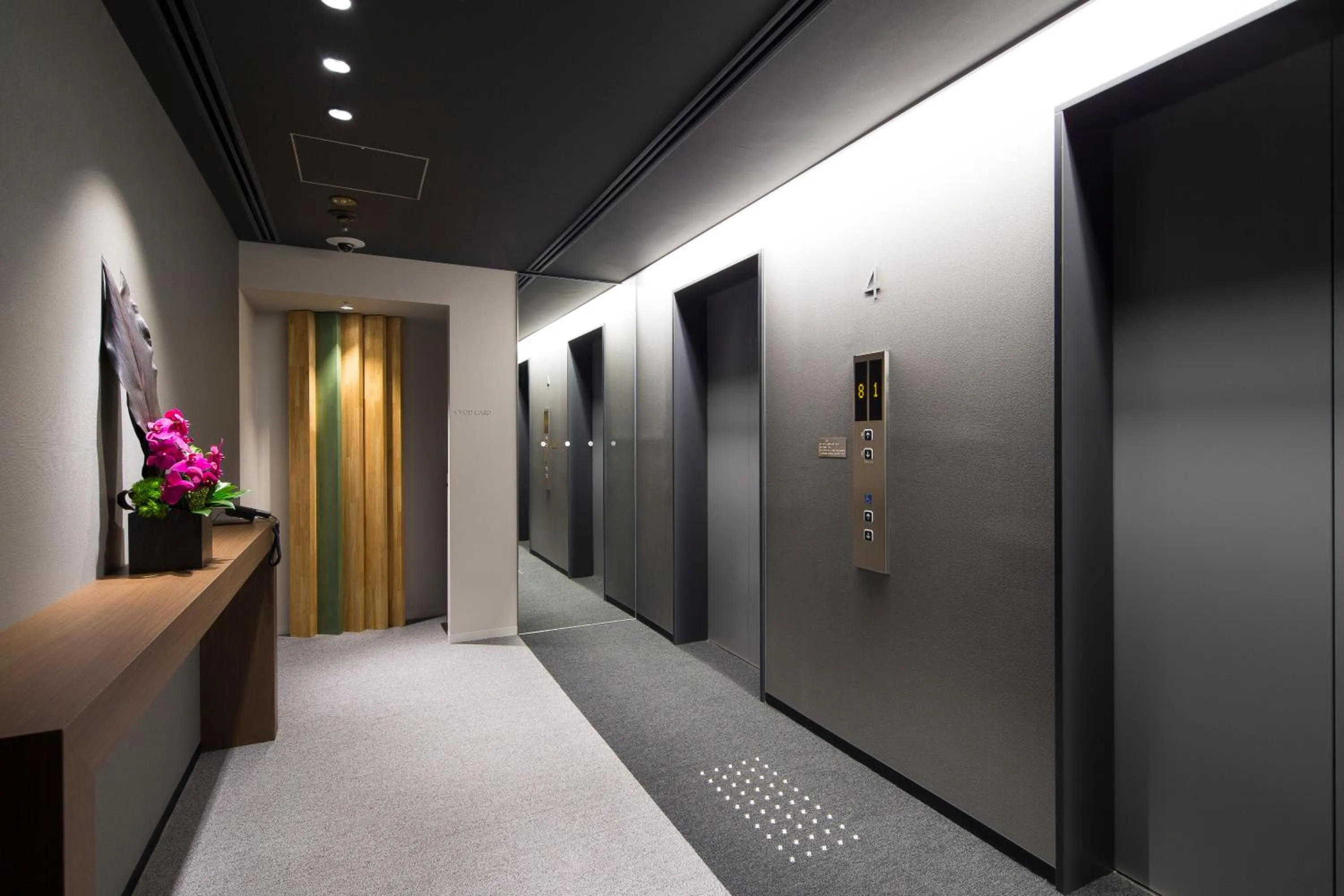 elevator in Hotel Granbinario Komatsu