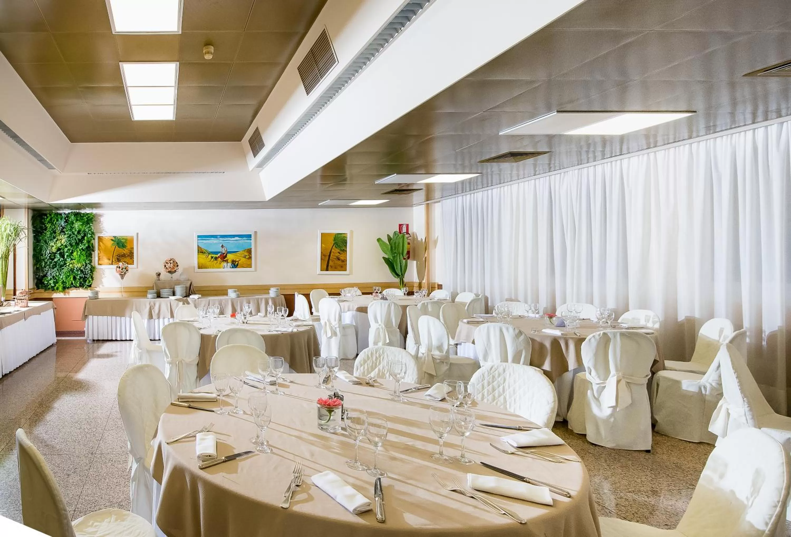 Restaurant/places to eat in Astoria Palace Hotel