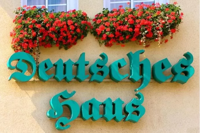 Property logo or sign in DM Hotels & Apartments - Hotel Deutsches Haus