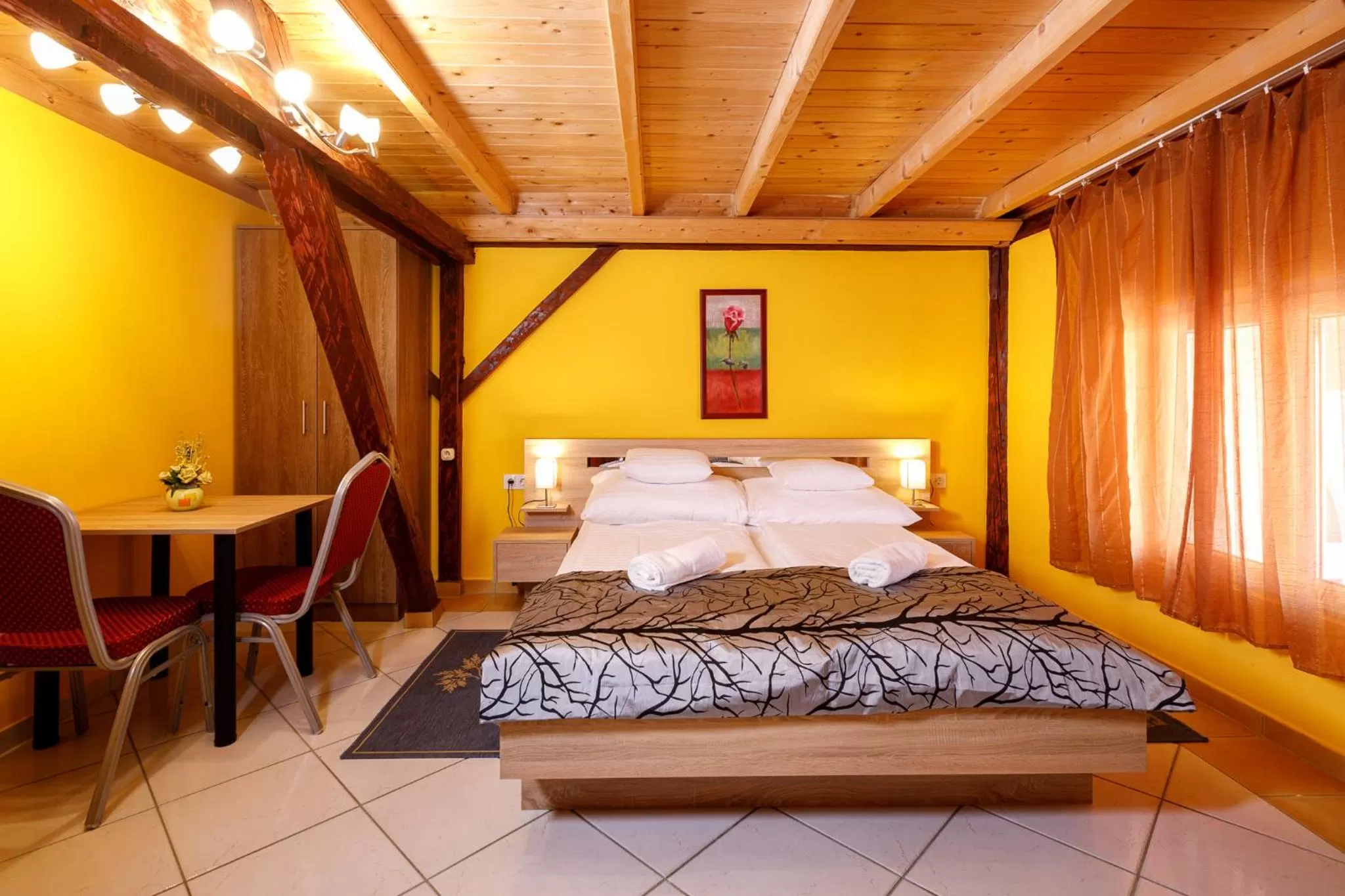 Bed in Central Panzió Gyula