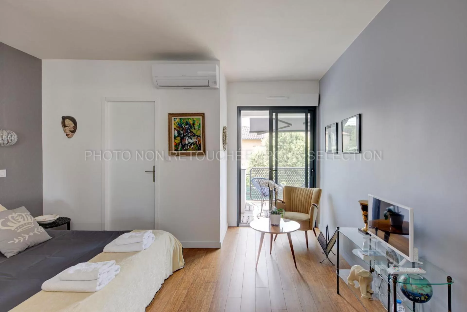 Photo of the whole room, Bed in La Galerie