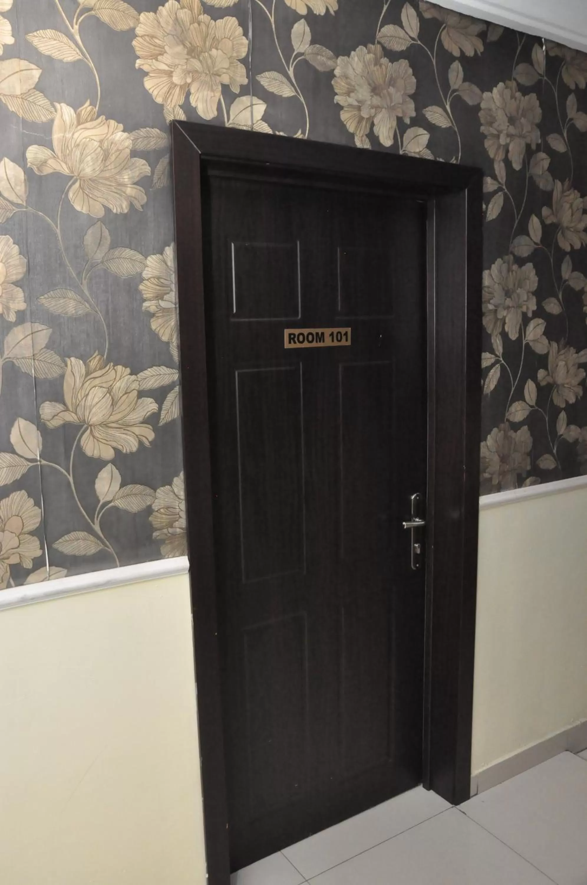 Facade/entrance in Haute Aparthotel