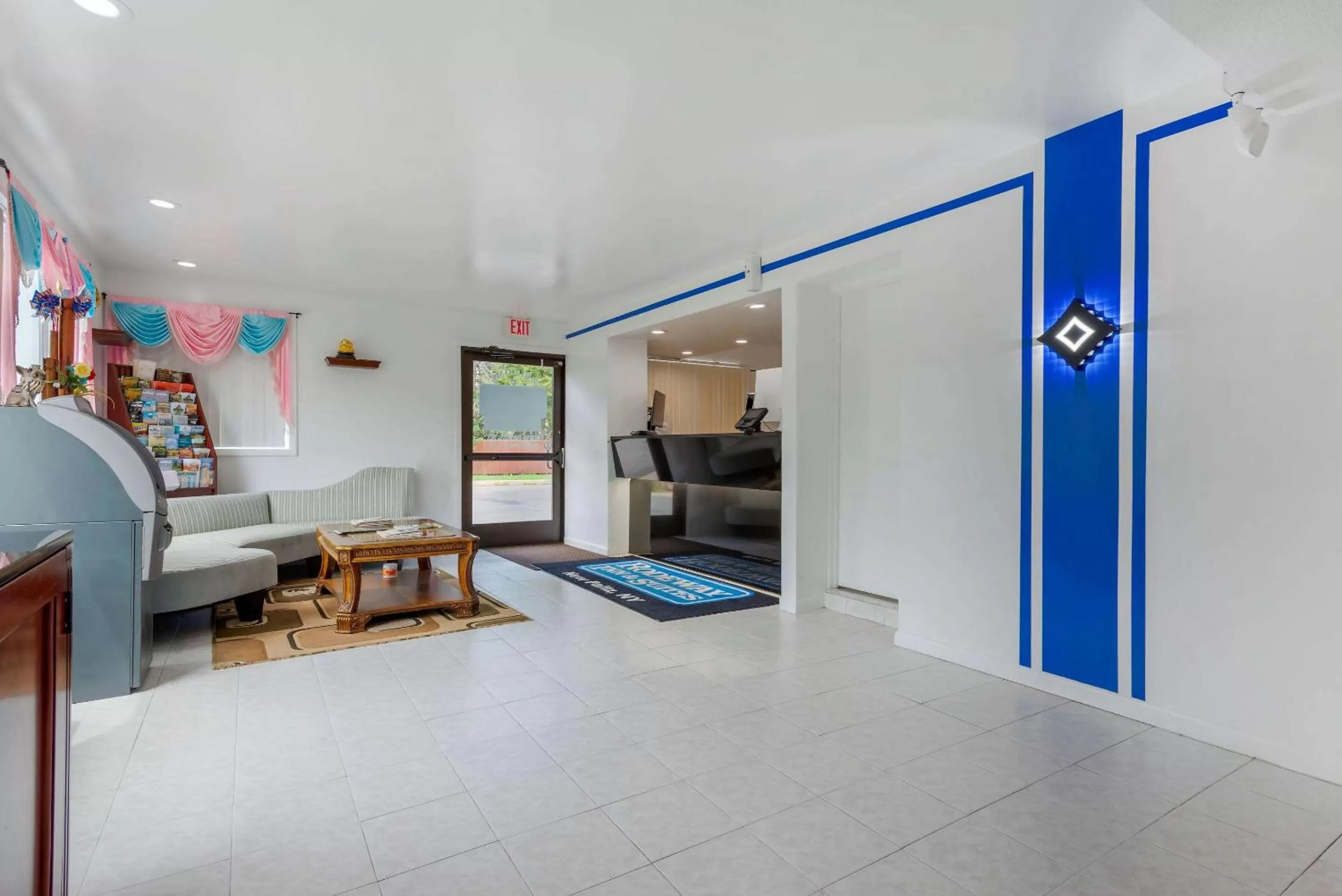 Lobby or reception, Bed in Rodeway Inn & Suites New Paltz - Hudson Valley