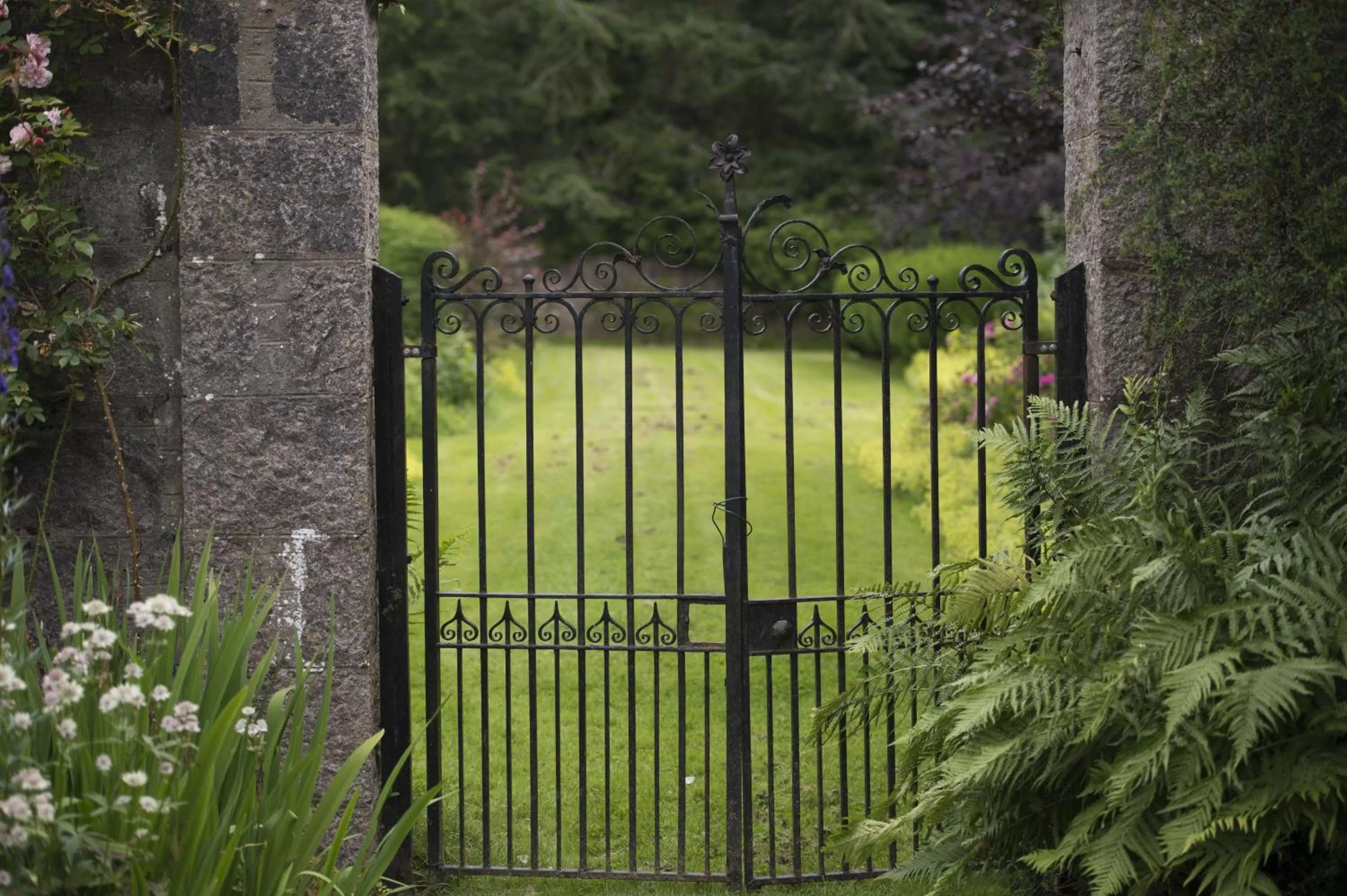 Garden in Lys-Na-Greyne Country House