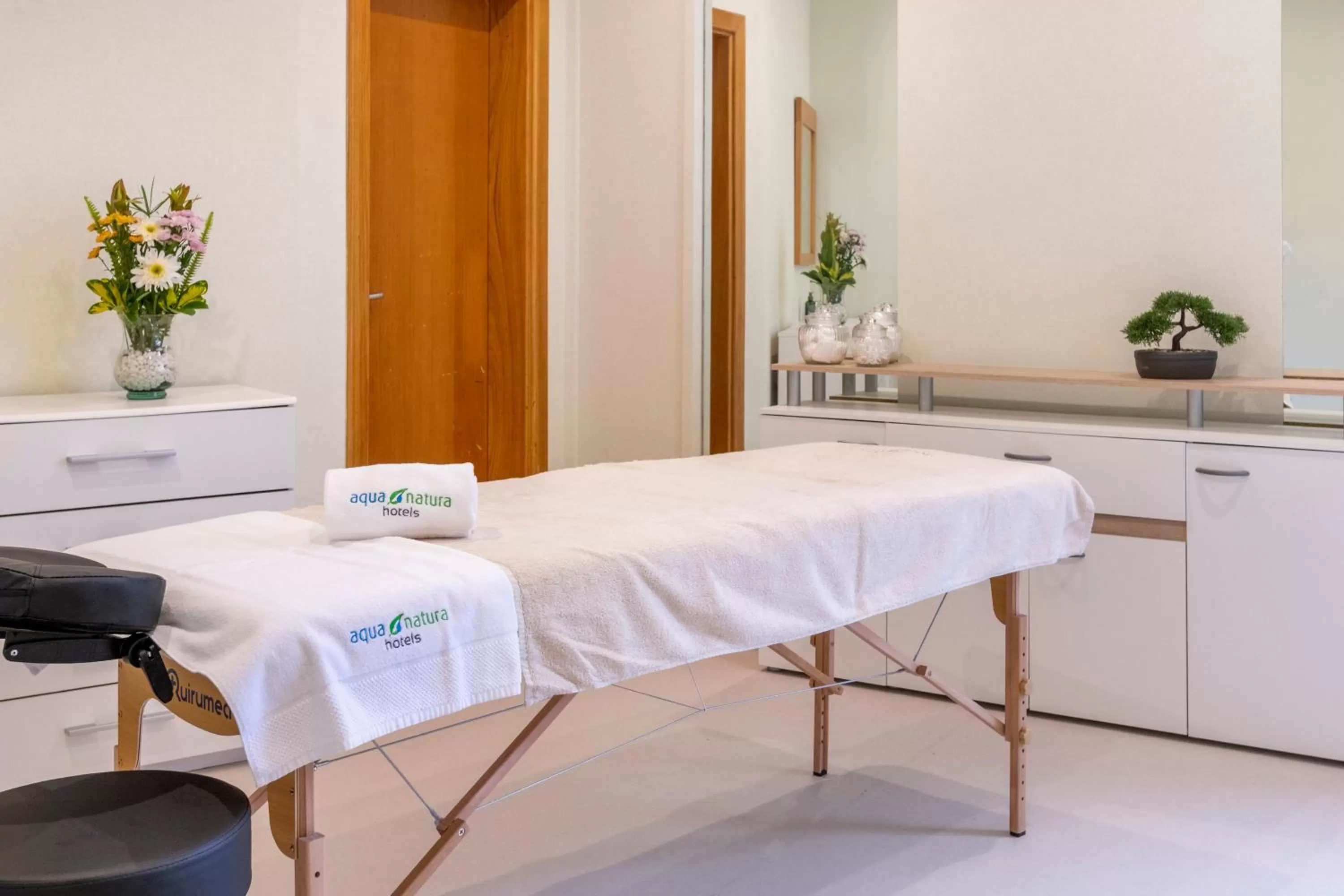 Massage in Aqua Natura Bay