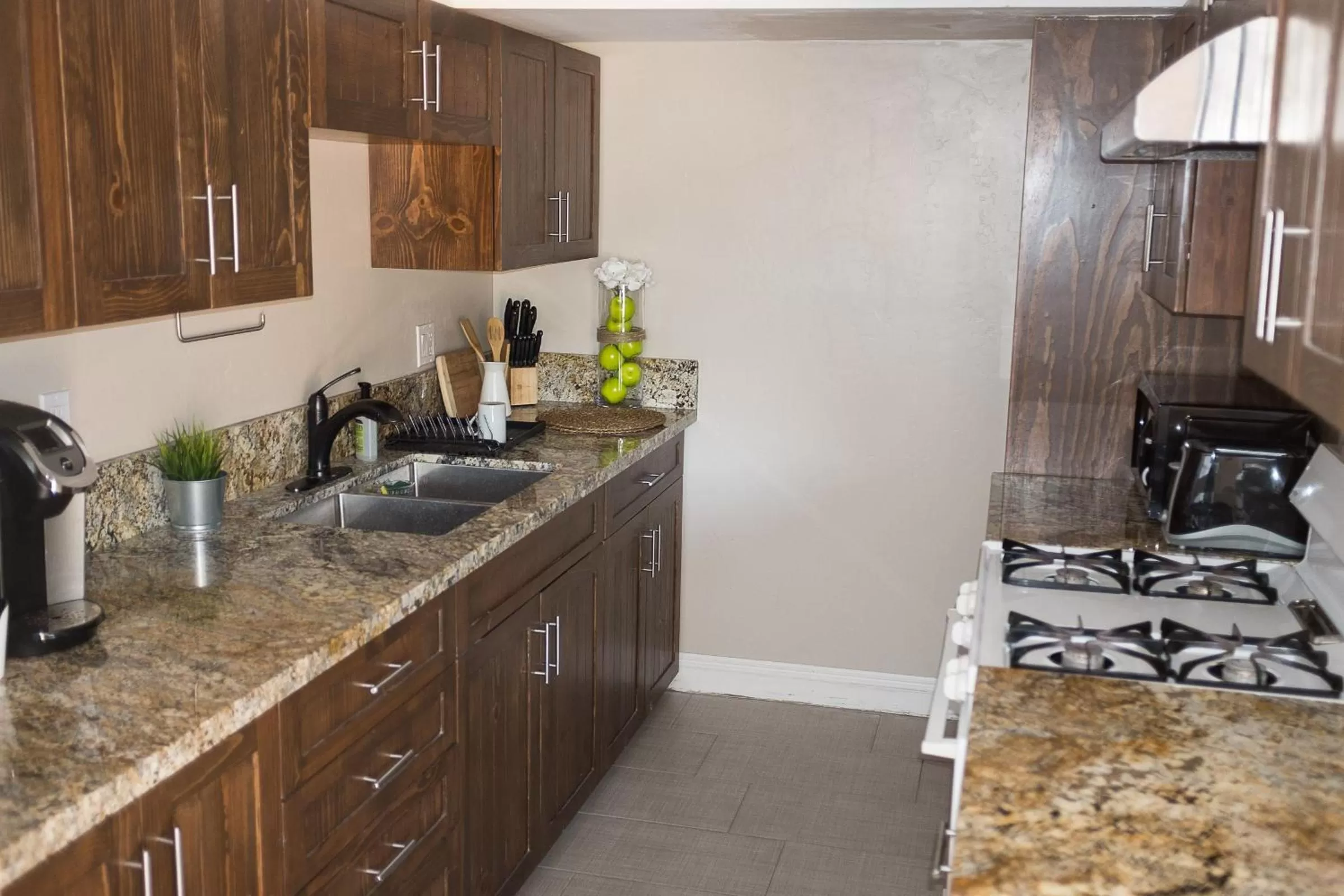 Kitchen or kitchenette in Apple Tree Inn