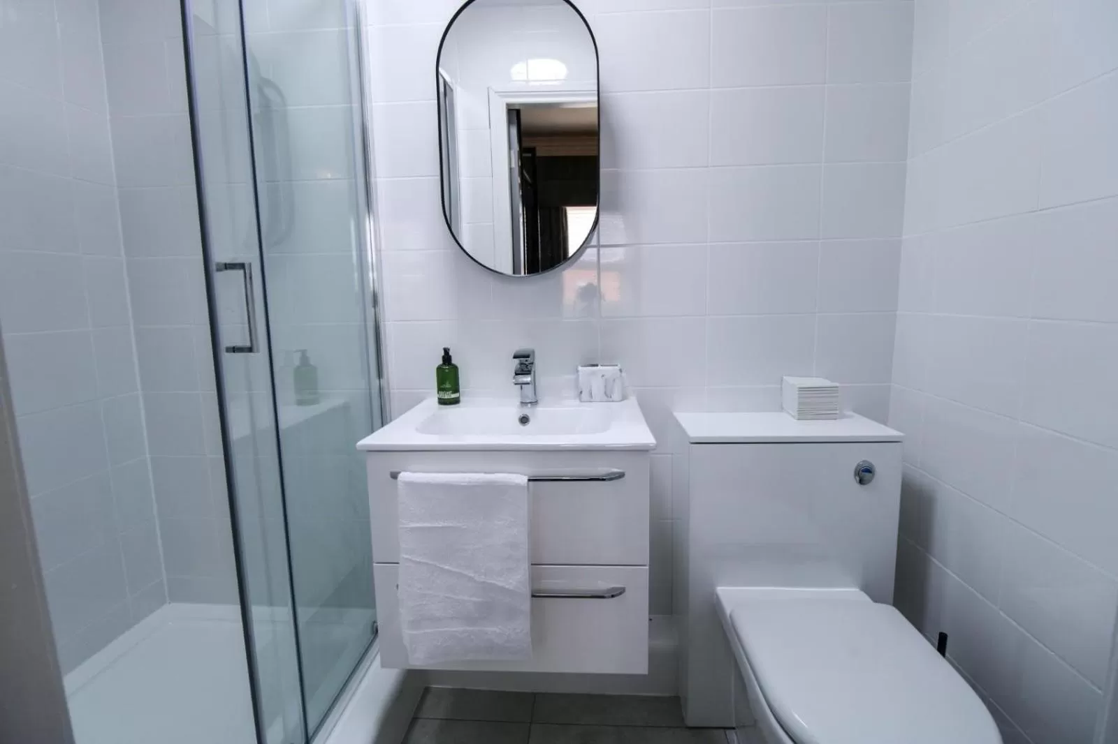 Bathroom in Three Horseshoes Leamside