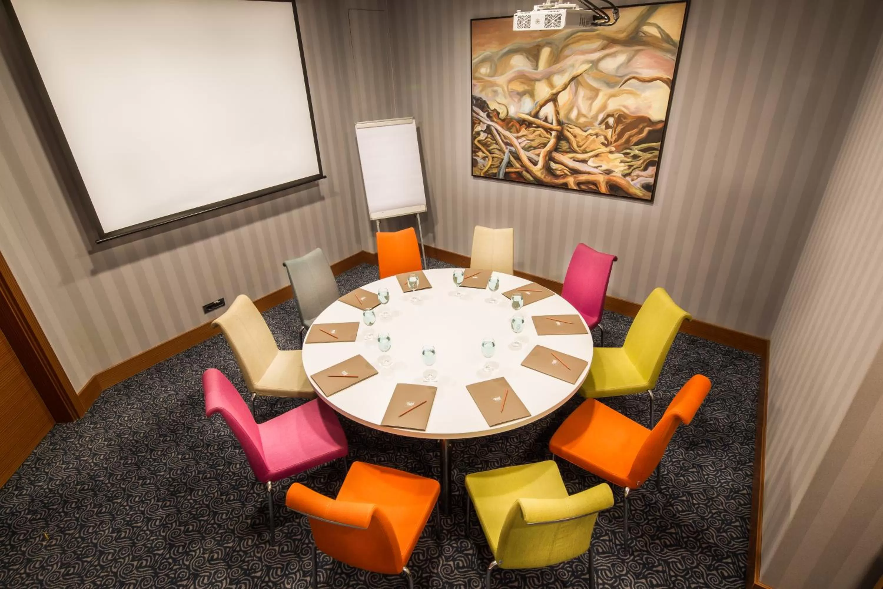 TV and multimedia in Midtown Hotel