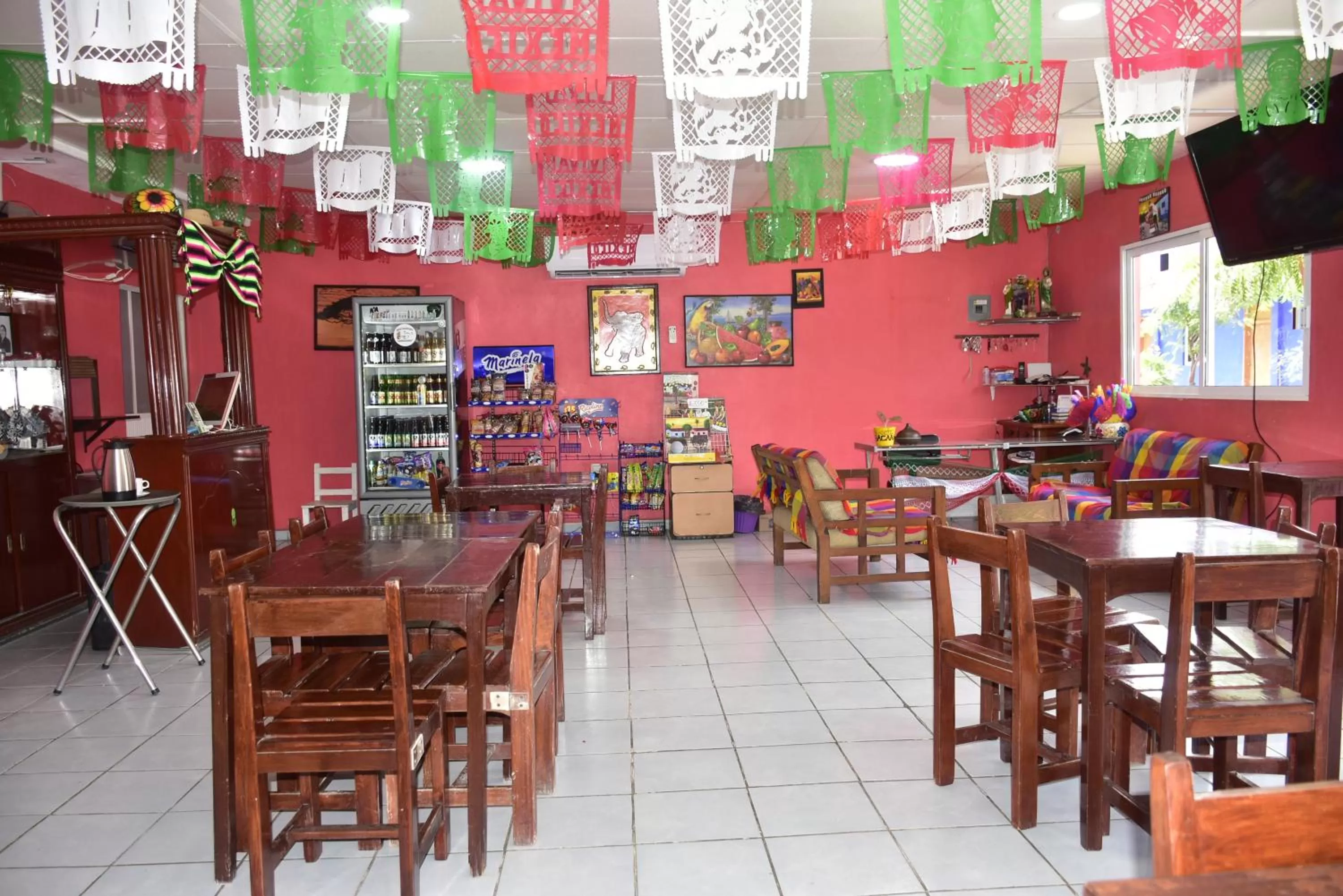 Restaurant/places to eat in Hotel Bacaanda