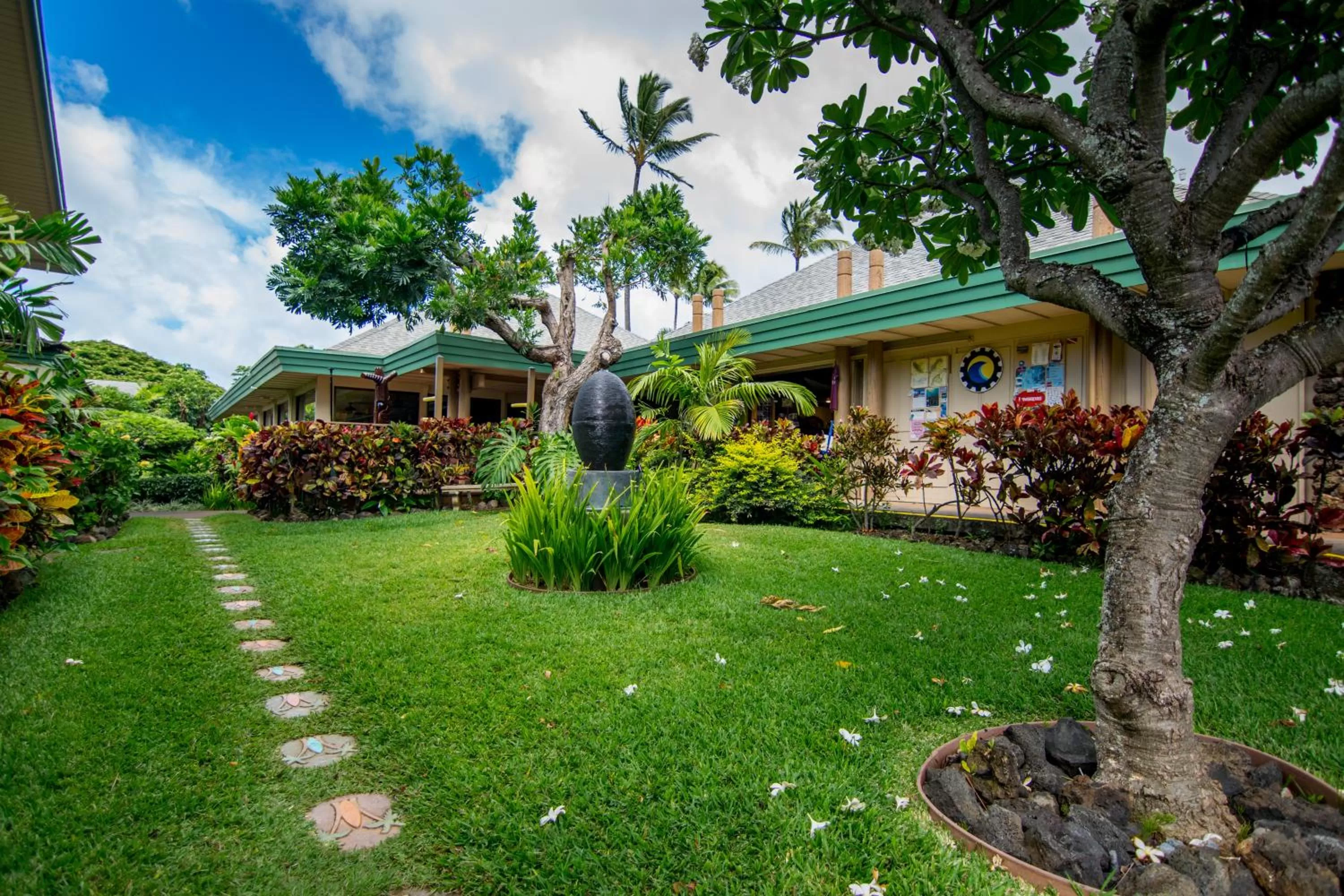 Garden in Napili Shores Maui by OUTRIGGER - No Resort & Housekeeping Fees