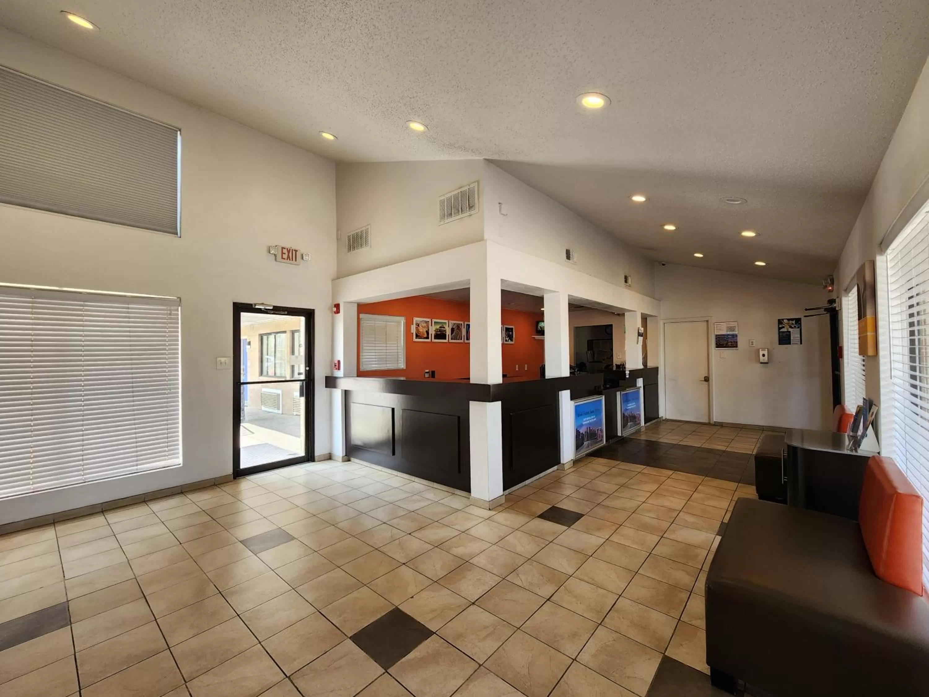 Lobby or reception in Motel 6-Baytown, TX - Baytown East