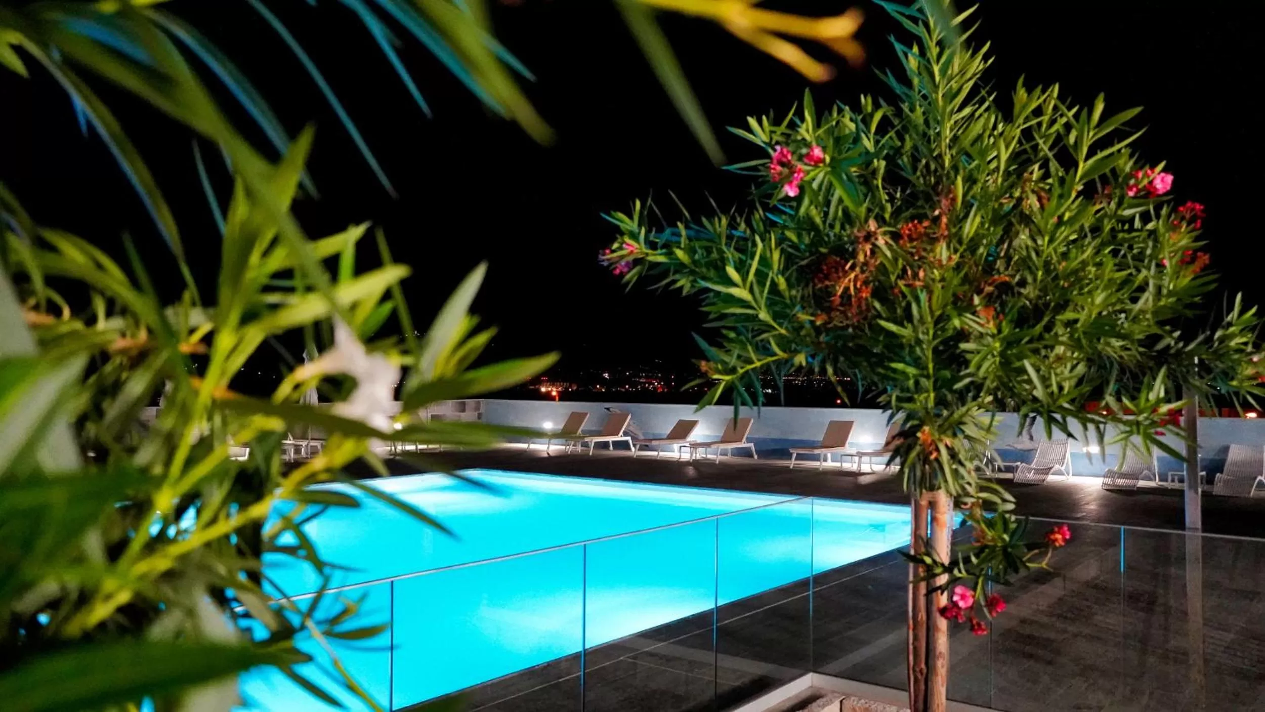 Swimming pool in hôtel résidence a torra