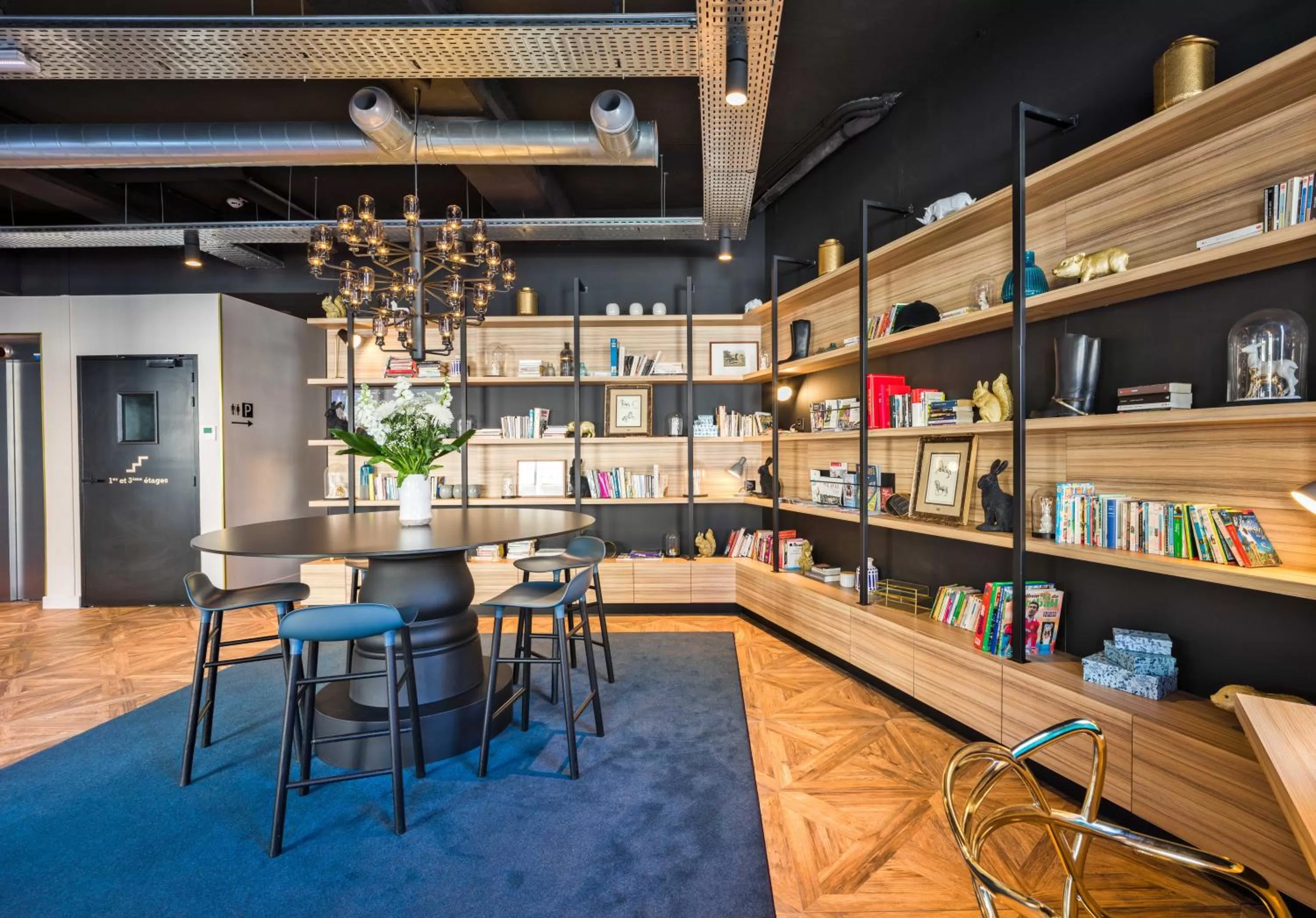 Library in ibis Styles Laval Centre Gare