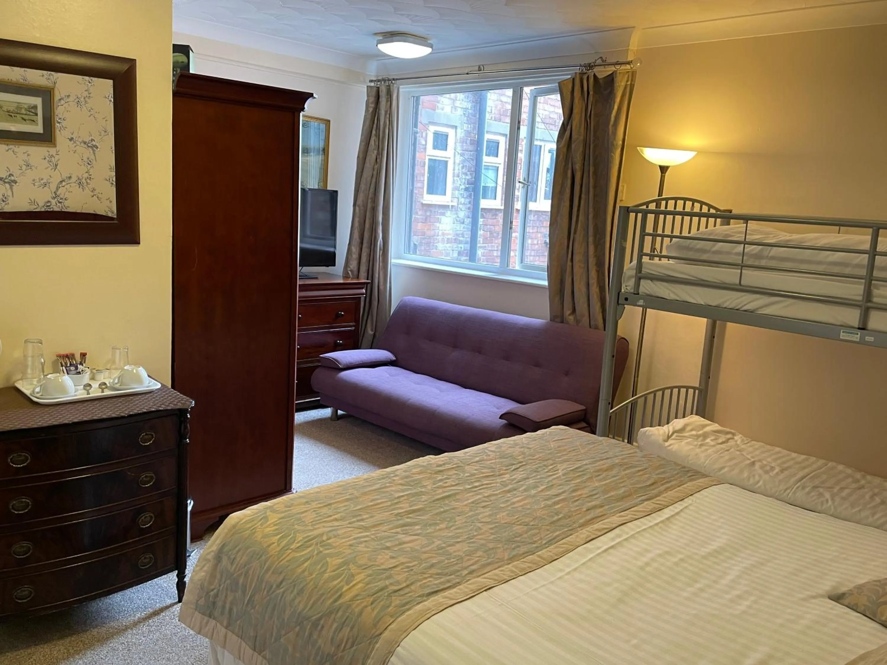 bunk bed, Bed in Yellow Mountain Hotel